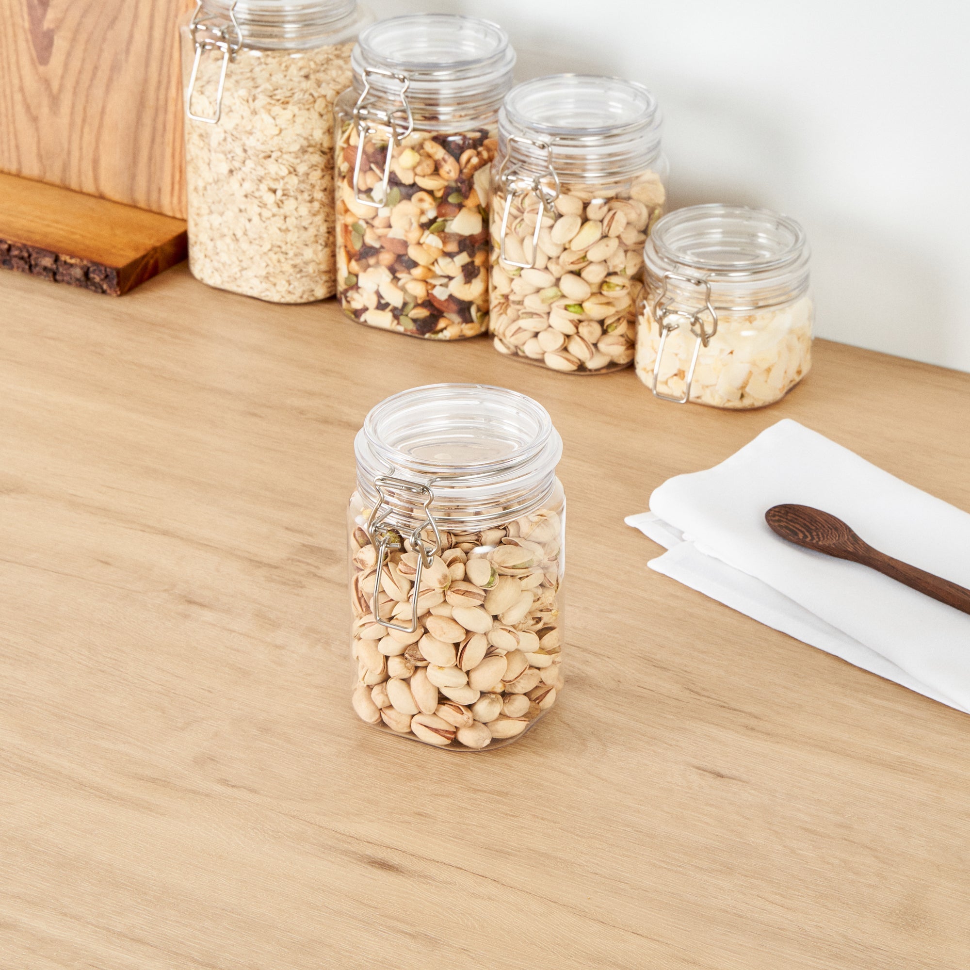 Met Lux 29 oz Square Clear Plastic Storage Jar - with Hinged Lid - 3 3/4" x 3 3/4" x 6" - 20 count box