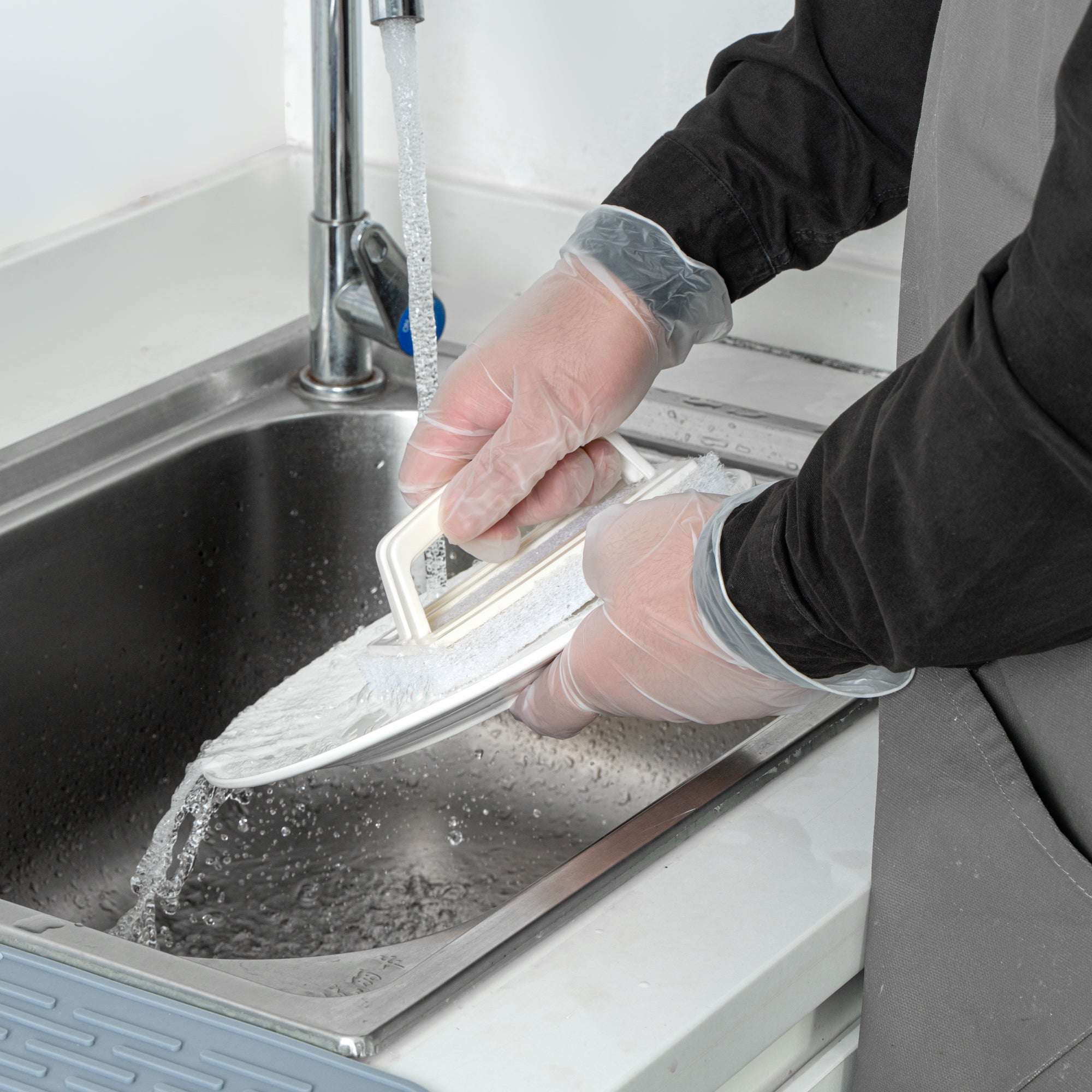 Serve Secure Clear Small Vinyl Gloves - Powder-Free, Latex-Free - 9" x 3 1/4" - 1000 count box