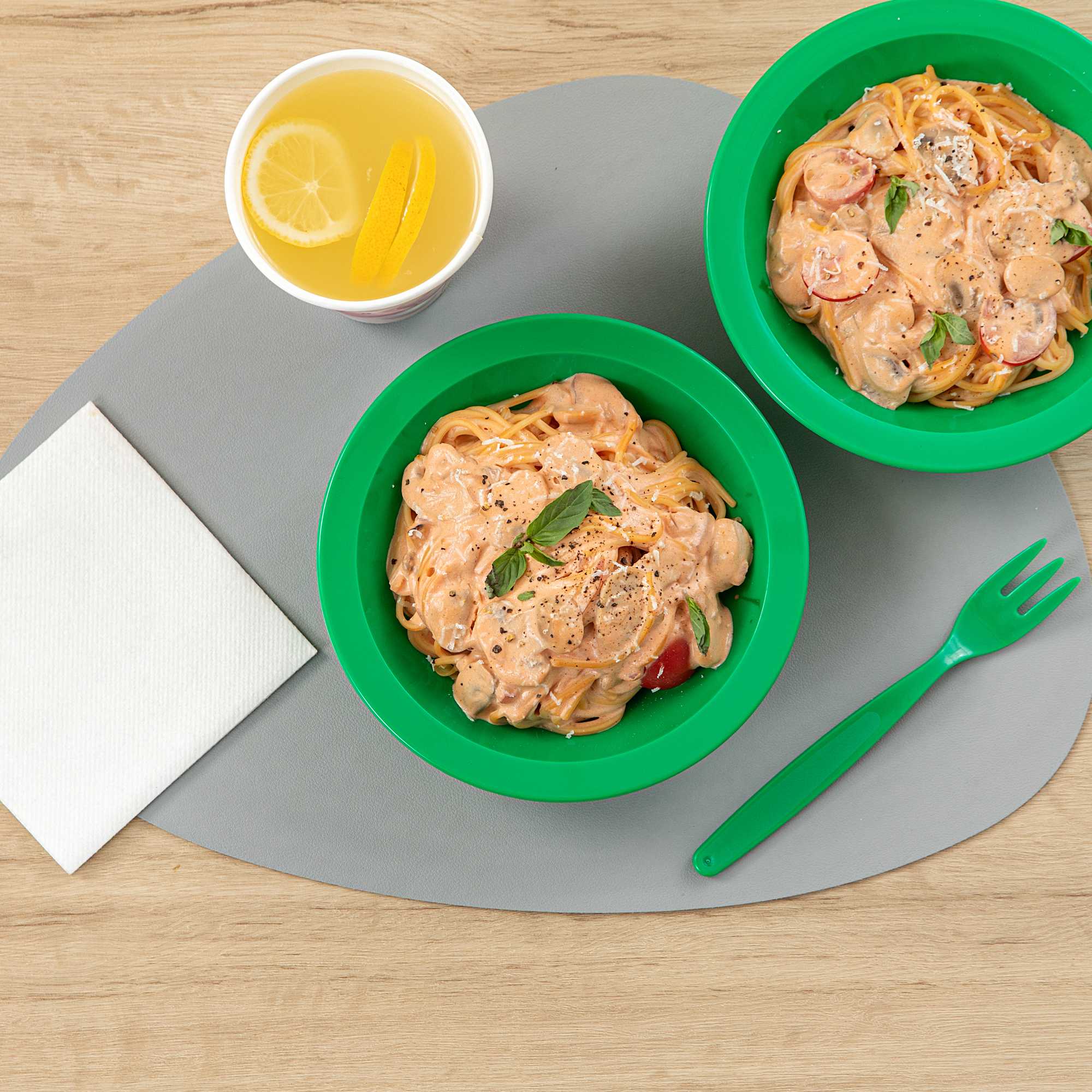 RW Kids 14 oz Round Green Plastic Bowl - 6 3/4" x 6 3/4" x 4 1/4" - 10 count box