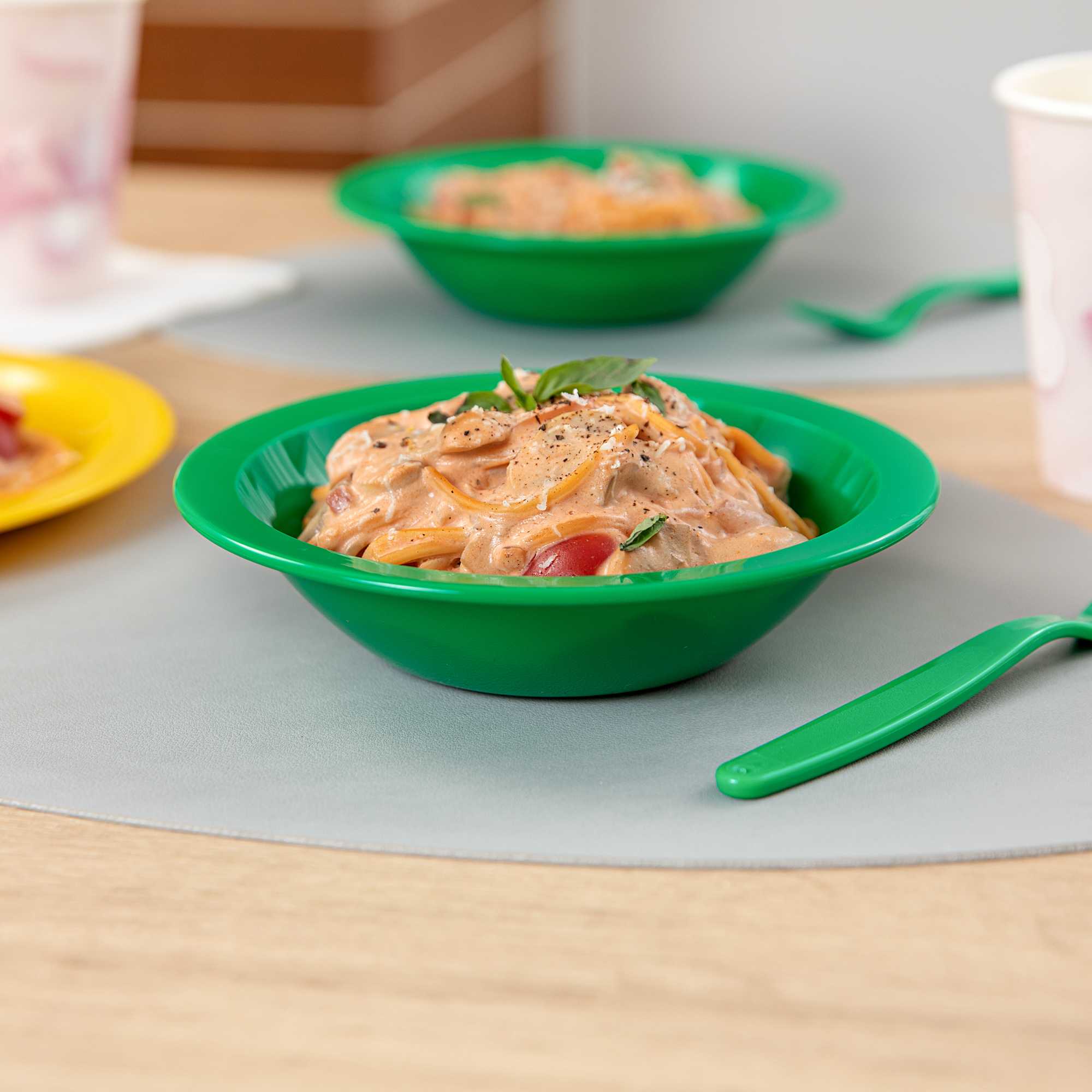 RW Kids 14 oz Round Green Plastic Bowl - 6 3/4" x 6 3/4" x 4 1/4" - 10 count box