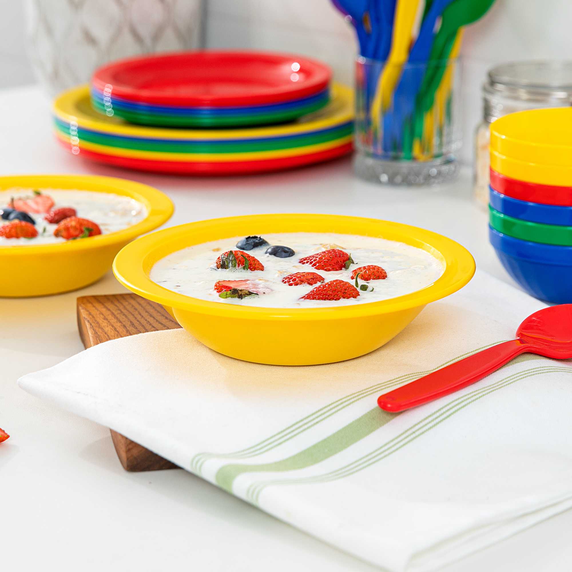 RW Kids 14 oz Round Yellow Plastic Bowl - 6 3/4" x 6 3/4" x 4 1/4" - 10 count box