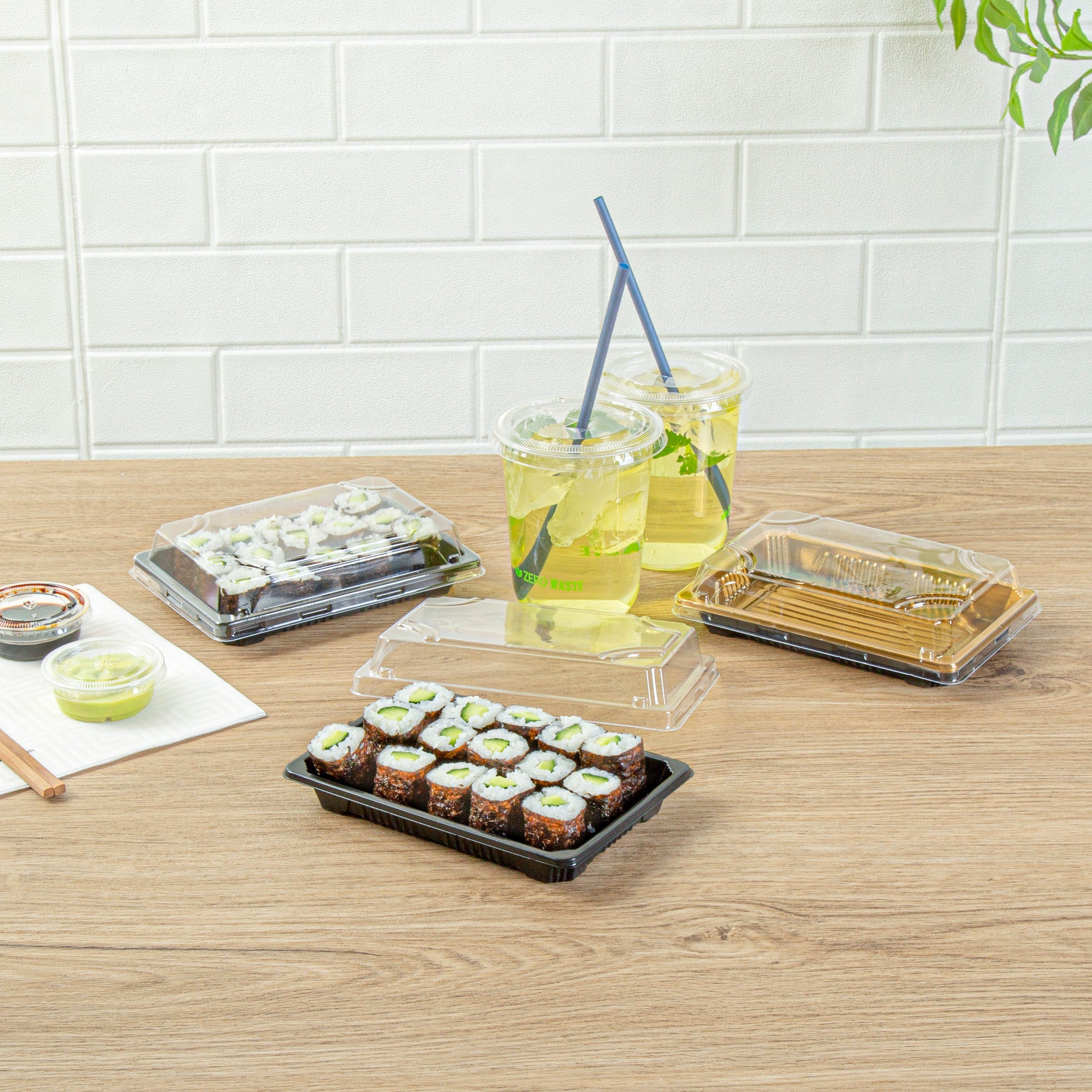 Roku Rectangle Black Plastic Take Out Sushi Tray - with Clear Lid - 6 1/2" x 4 1/4" x 1 1/2" - 100 count box