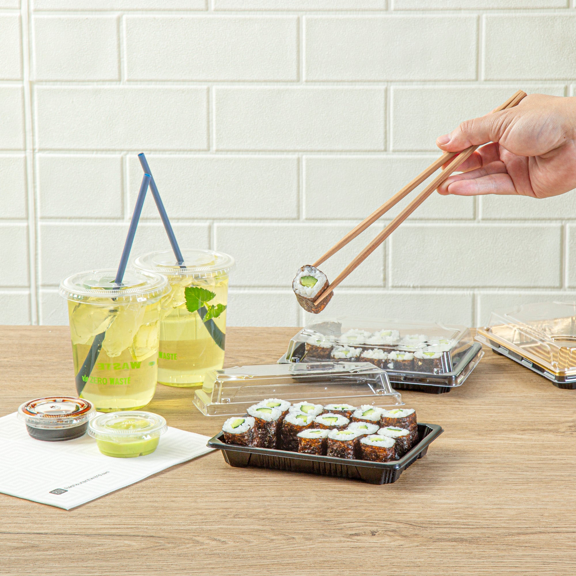 Roku Rectangle Black Plastic Take Out Sushi Tray - with Clear Lid - 6 1/2" x 4 1/4" x 1 1/2" - 100 count box