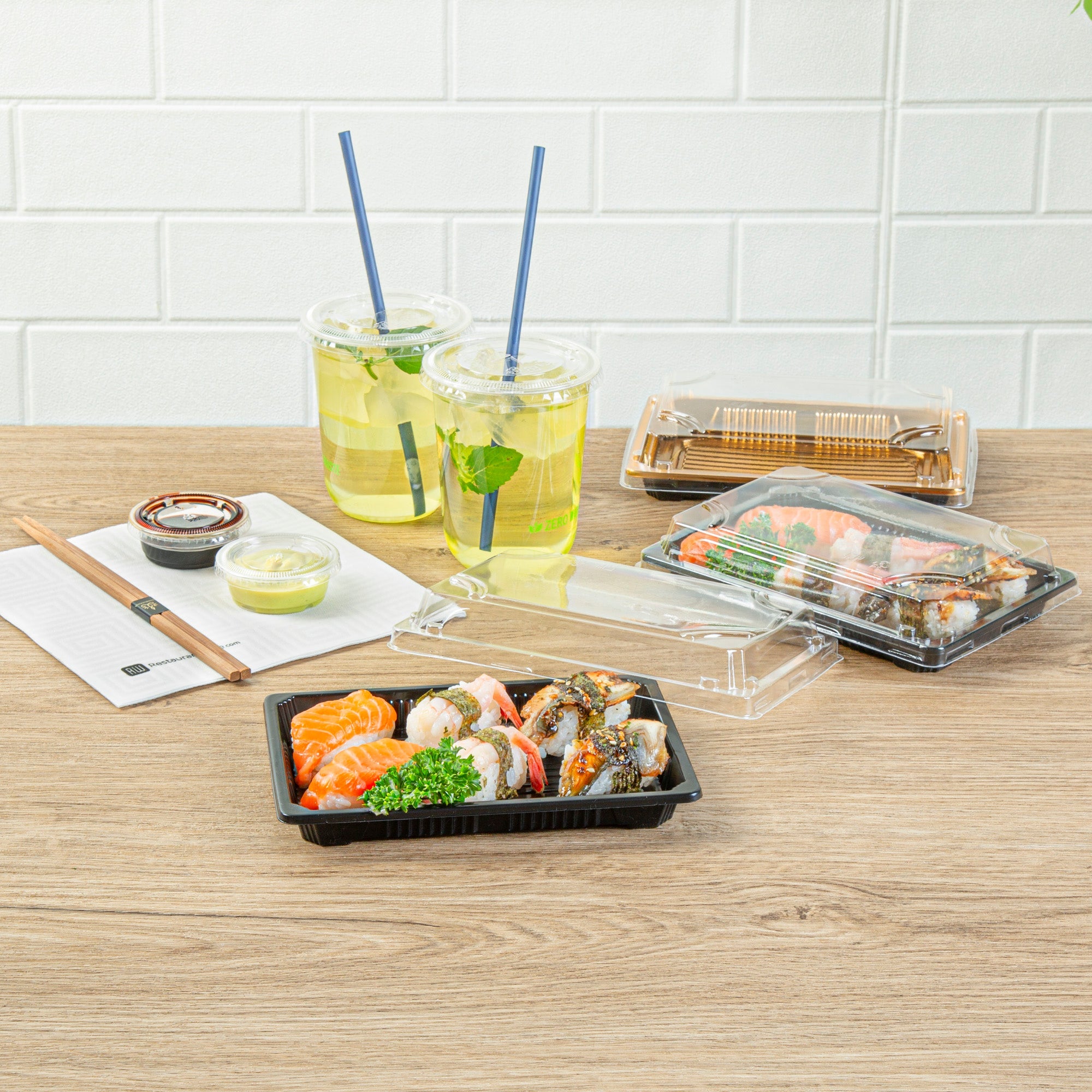 Roku Rectangle Black Plastic Take Out Sushi Tray - with Clear Lid - 7" x 5" x 1 1/2" - 100 count box