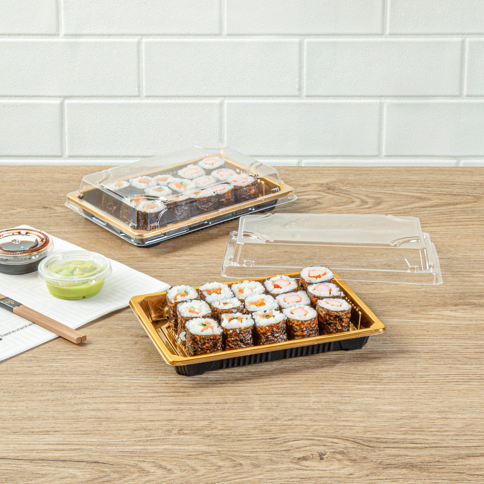 Roku Rectangle Gold Plastic Take Out Sushi Tray - with Clear Lid - 7" x 5" x 1 1/2" - 100 count box