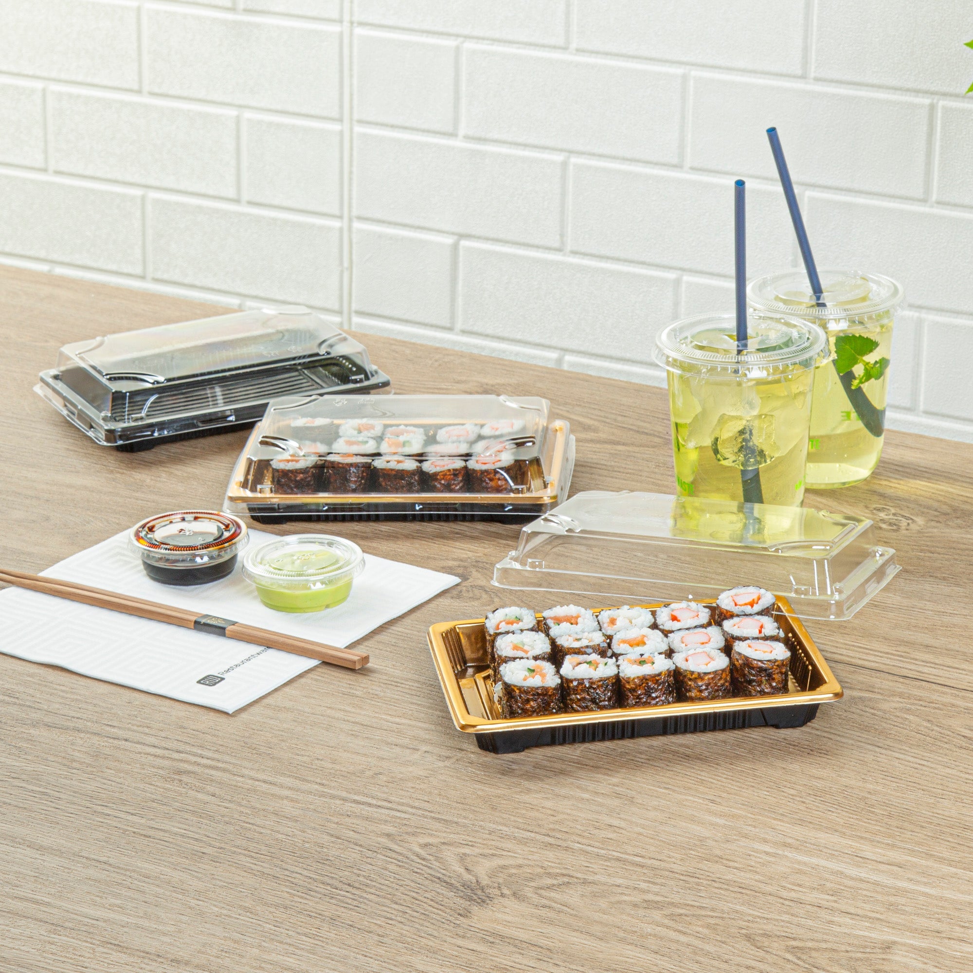 Roku Rectangle Gold Plastic Take Out Sushi Tray - with Clear Lid - 7" x 5" x 1 1/2" - 100 count box