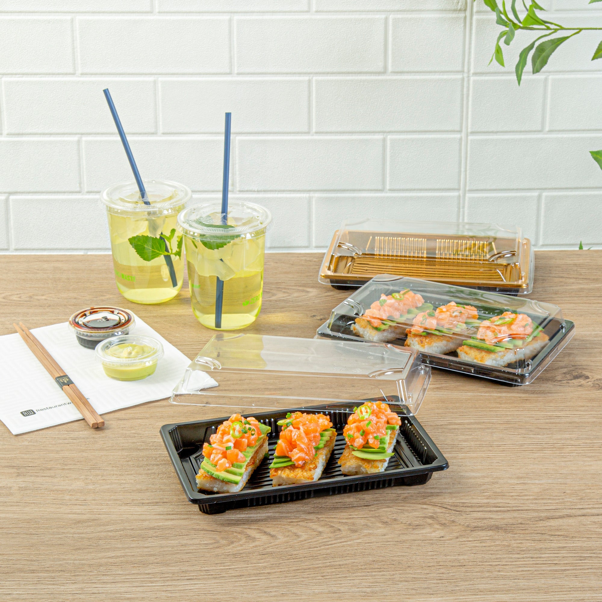 Roku Rectangle Black Plastic Take Out Sushi Tray - with Clear Lid - 8 1/4" x 5 1/4" x 1 1/2" - 100 count box