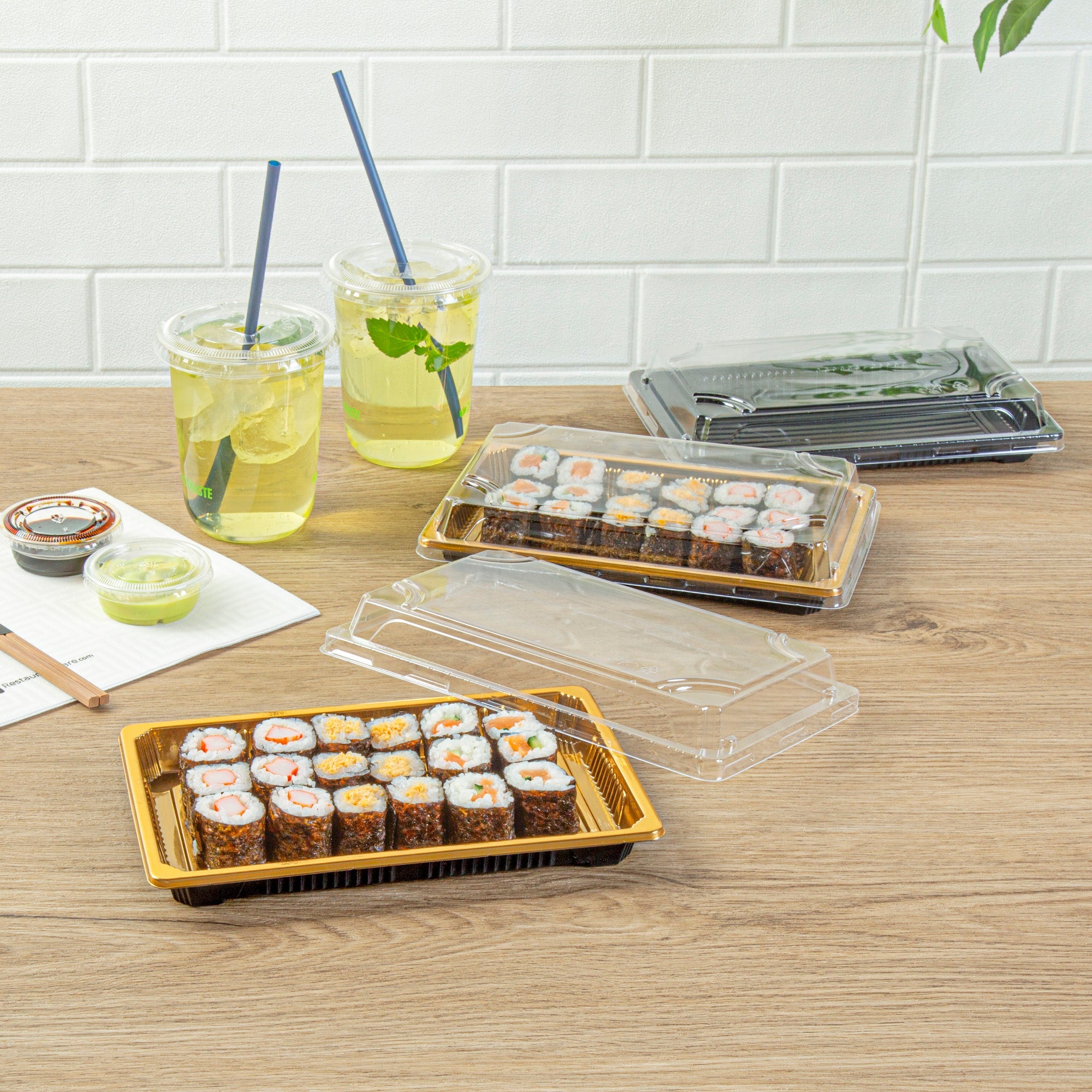 Roku Rectangle Gold Plastic Take Out Sushi Tray - with Clear Lid - 8 1/4" x 5 1/4" x 1 1/2" - 100 count box