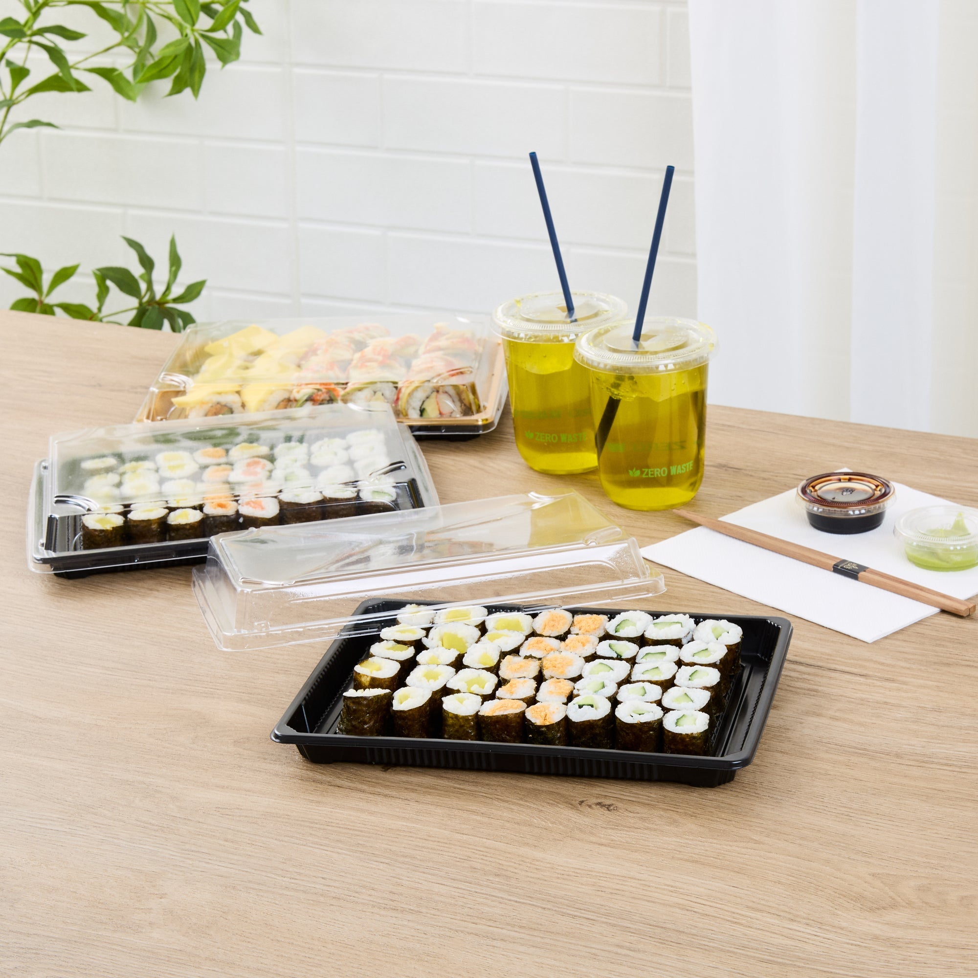 Roku Rectangle Black Plastic Take Out Sushi Tray - with Clear Lid - 10" x 7 1/4" x 1 3/4" - 100 count box