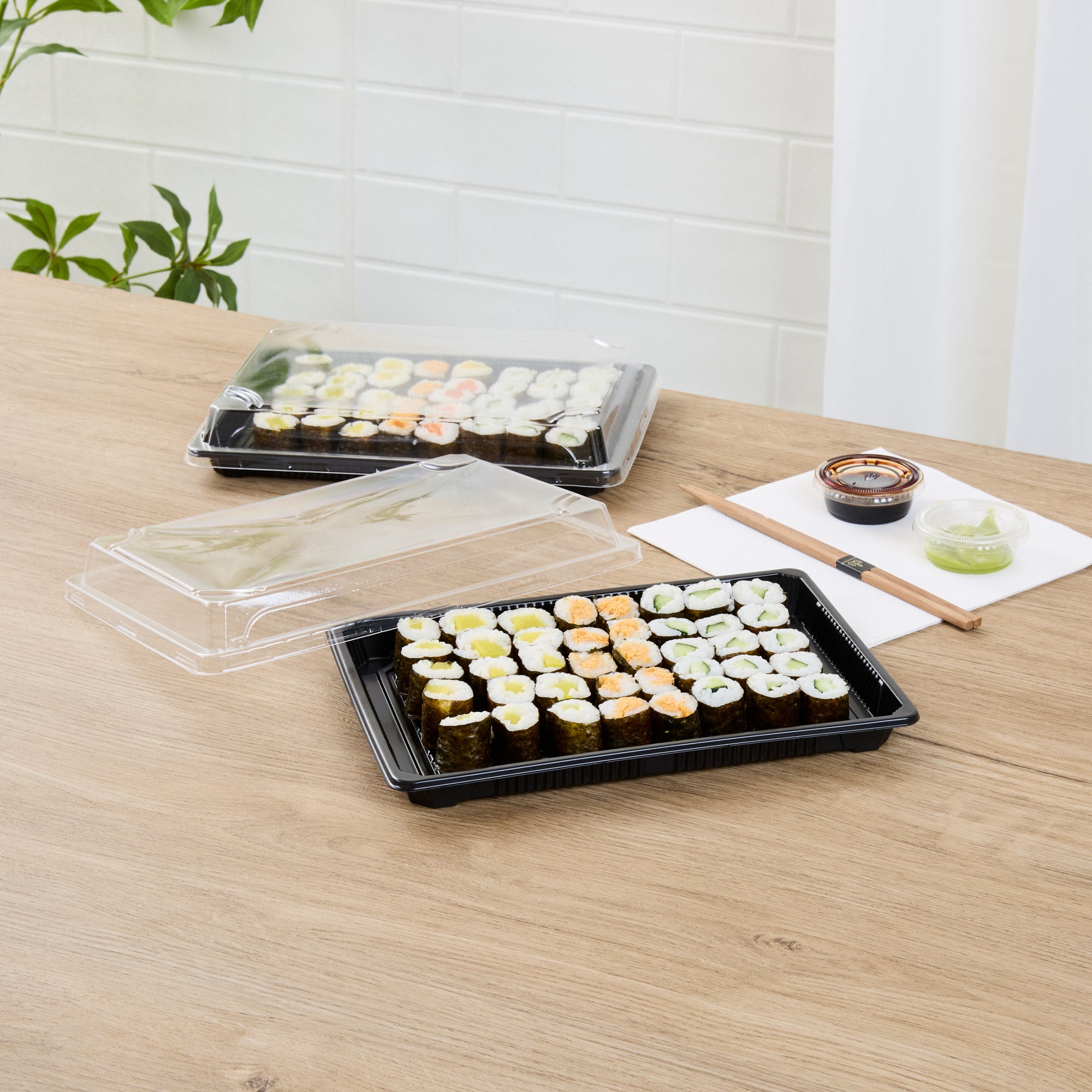Roku Rectangle Black Plastic Take Out Sushi Tray - with Clear Lid - 10" x 7 1/4" x 1 3/4" - 100 count box