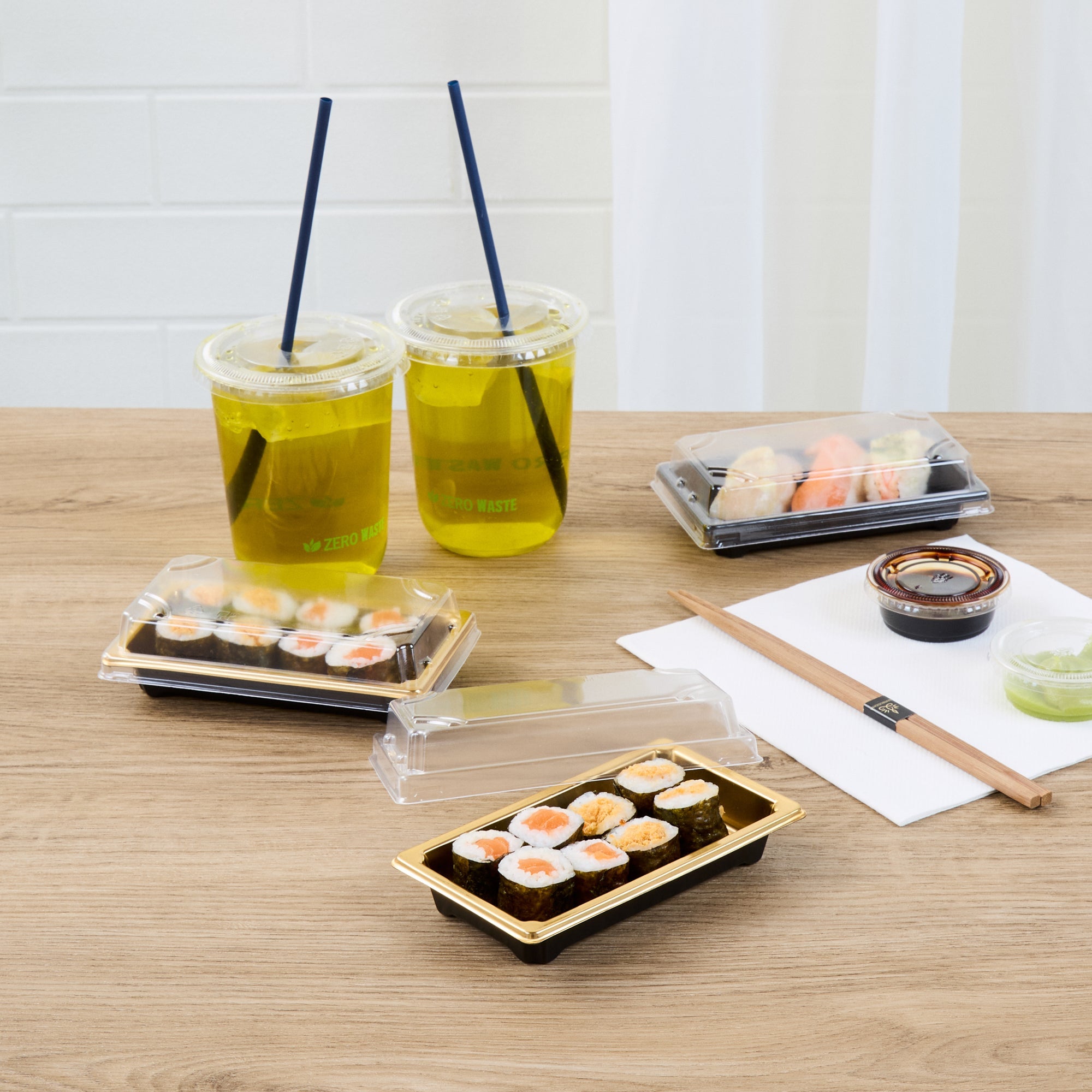 Roku Rectangle Gold Plastic Take Out Sushi Tray - with Clear Lid - 5 1/4" x 3 1/4" x 1 1/2" - 100 count box