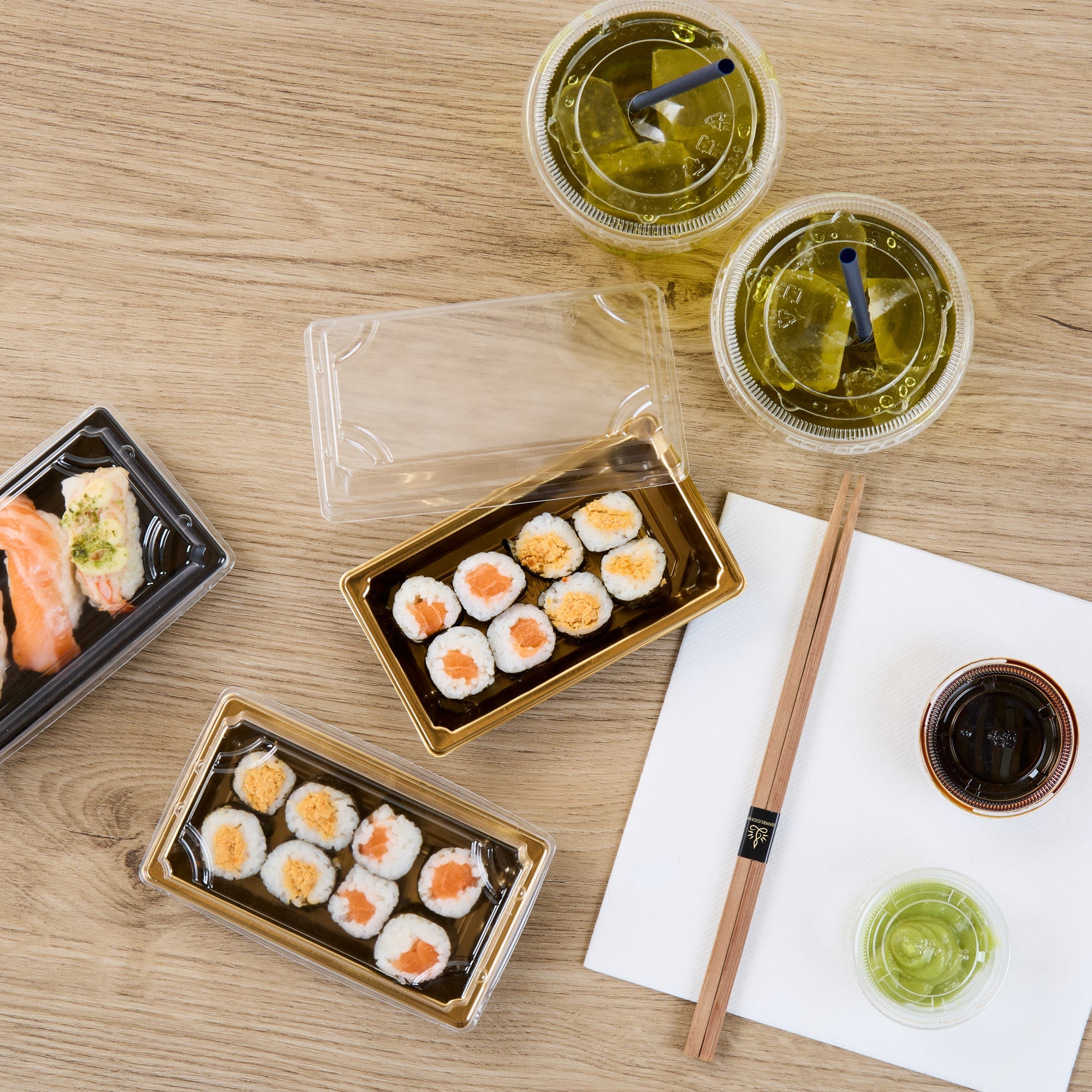 Roku Rectangle Gold Plastic Take Out Sushi Tray - with Clear Lid - 5 1/4" x 3 1/4" x 1 1/2" - 100 count box