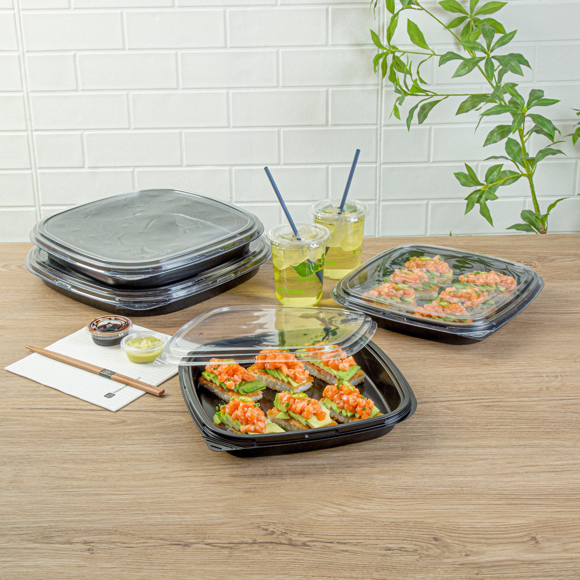Roku Square Black Plastic Take Out Sushi Tray - with Clear Lid - 10 3/4" x 10 3/4" x 1 3/4" - 50 count box