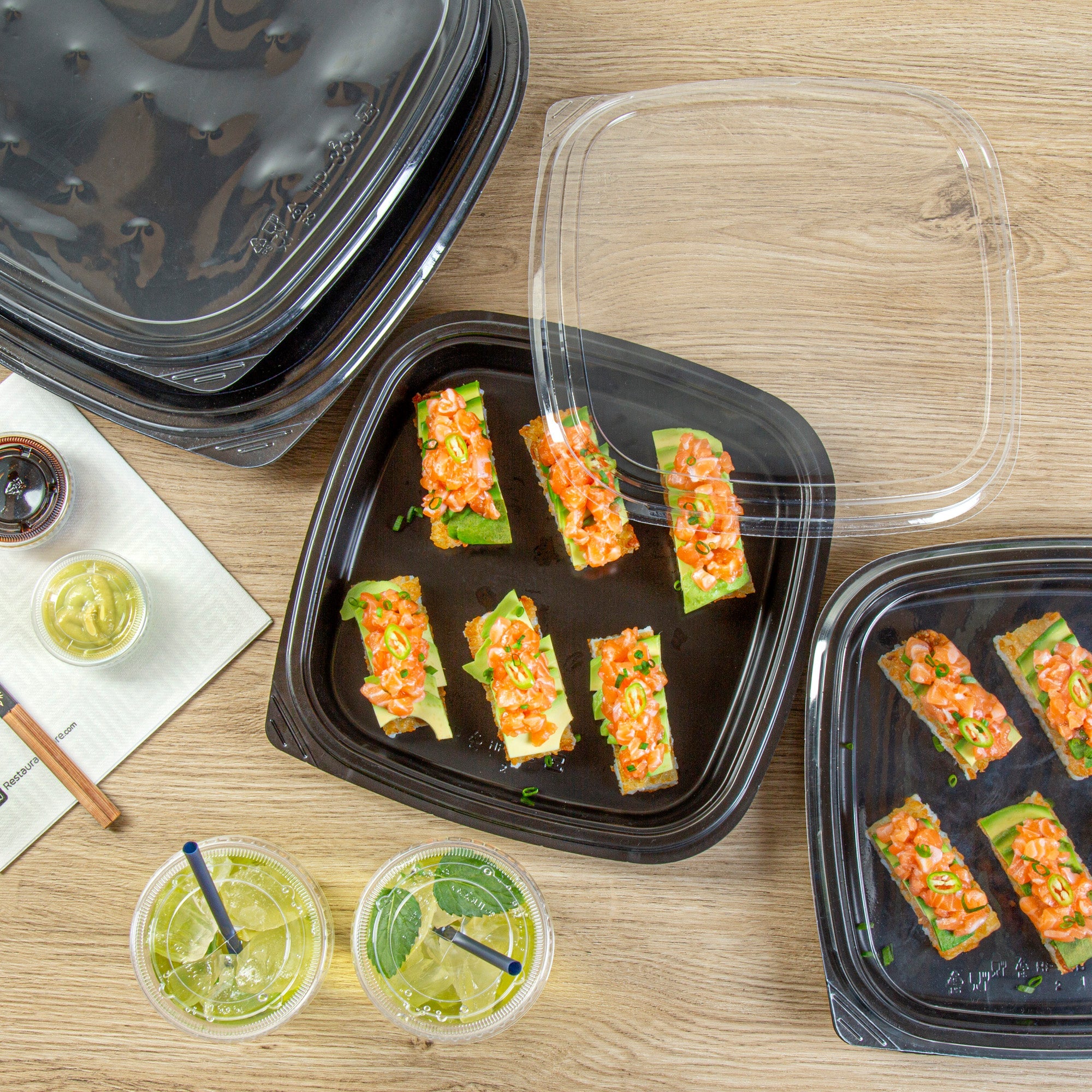 Roku Square Black Plastic Take Out Sushi Tray - with Clear Lid - 10 3/4" x 10 3/4" x 1 3/4" - 50 count box