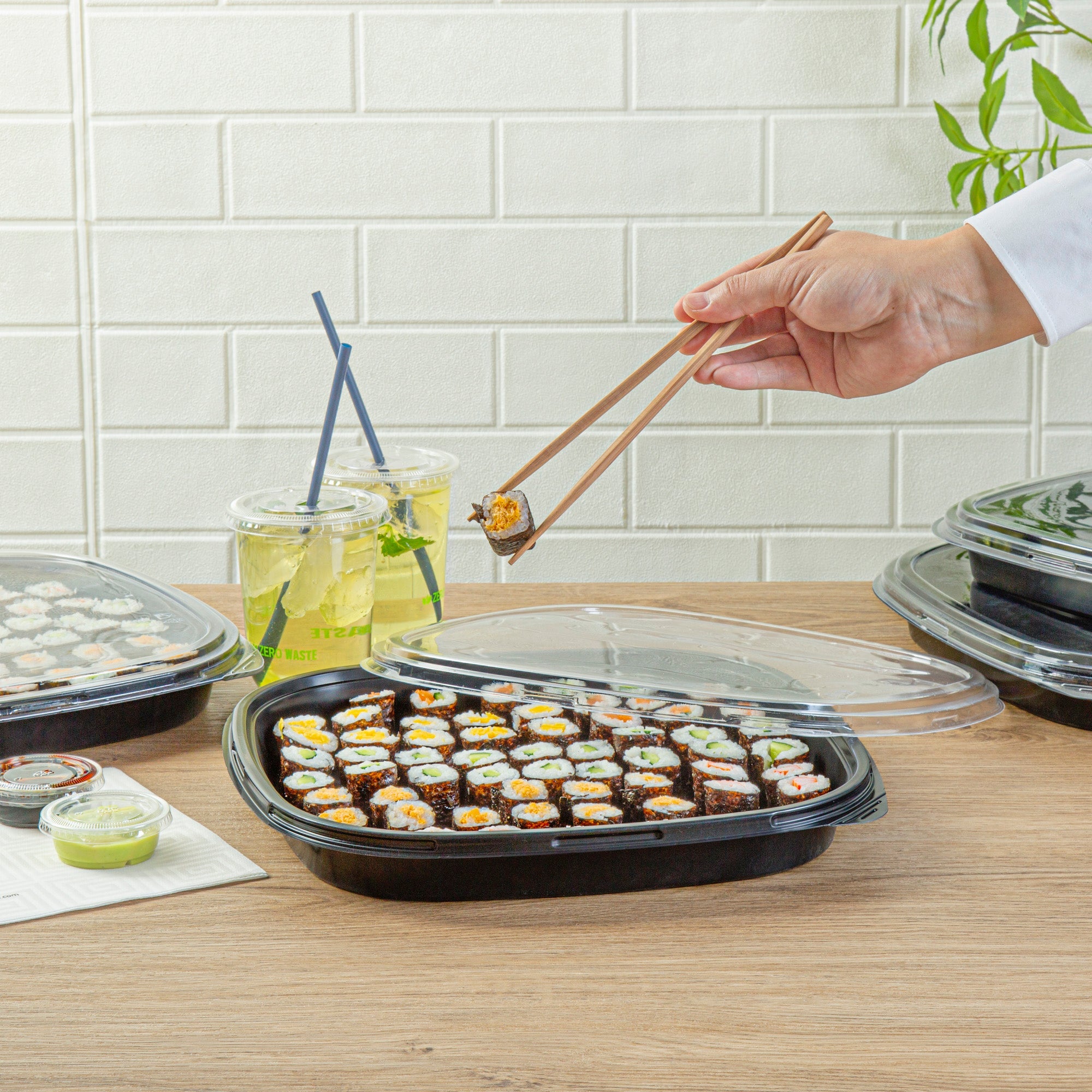 Roku Square Black Plastic Take Out Sushi Tray - with Clear Lid - 12 1/2" x 12 1/2" x 1 3/4" - 50 count box