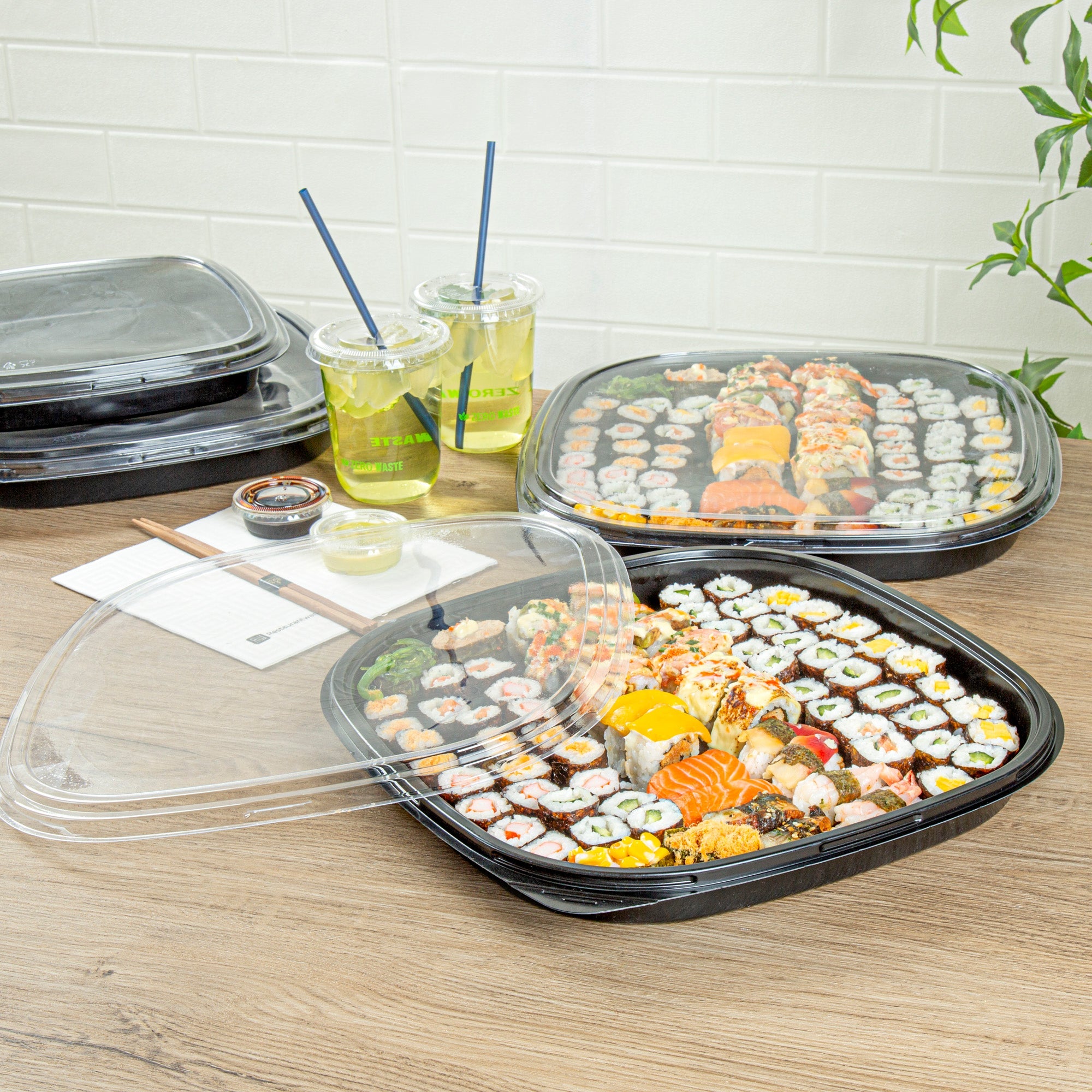 Roku Square Black Plastic Take Out Sushi Tray - with Clear Lid - 13 1/2" x 13 1/2" x 1 3/4" - 50 count box