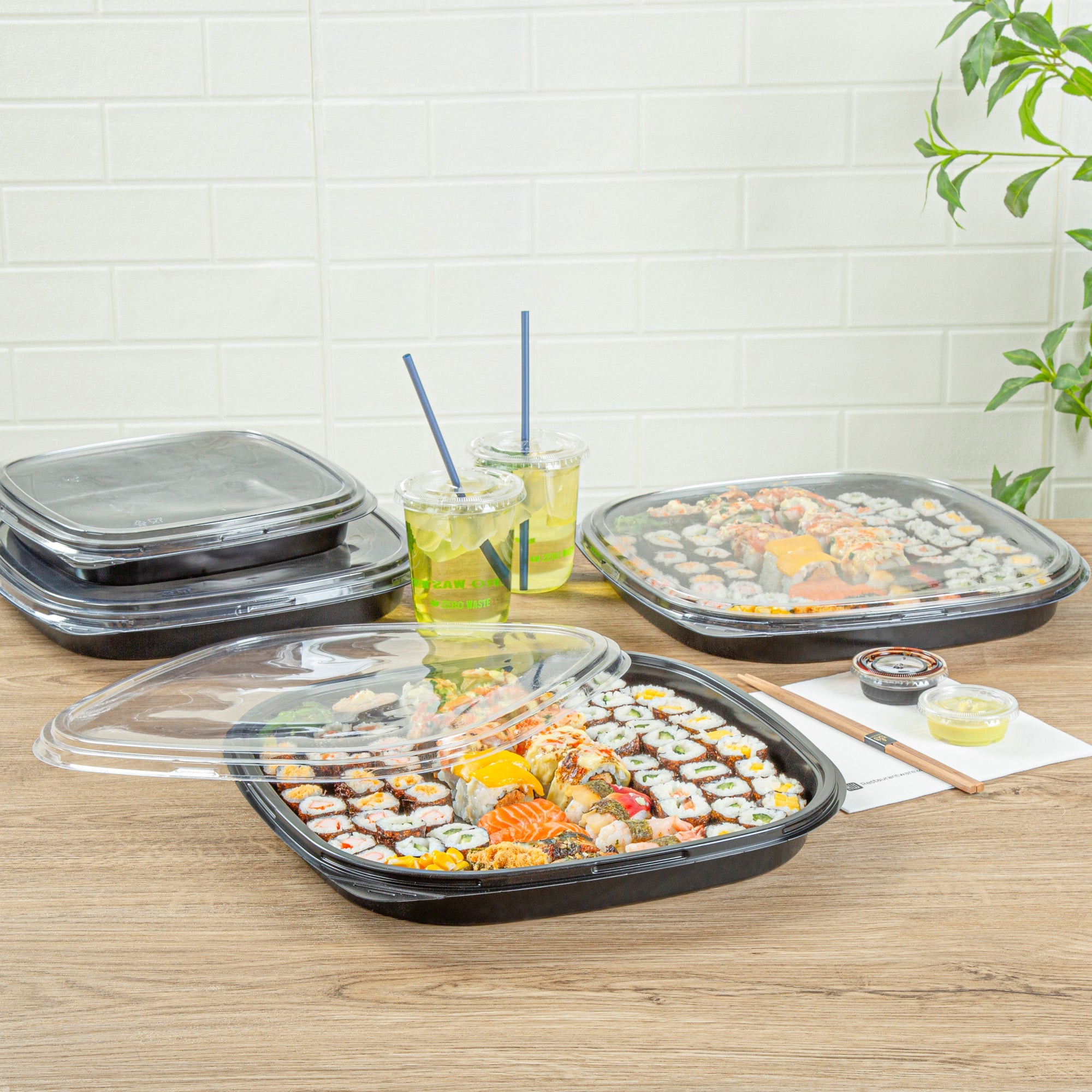 Roku Square Black Plastic Take Out Sushi Tray - with Clear Lid - 13 1/2" x 13 1/2" x 1 3/4" - 50 count box