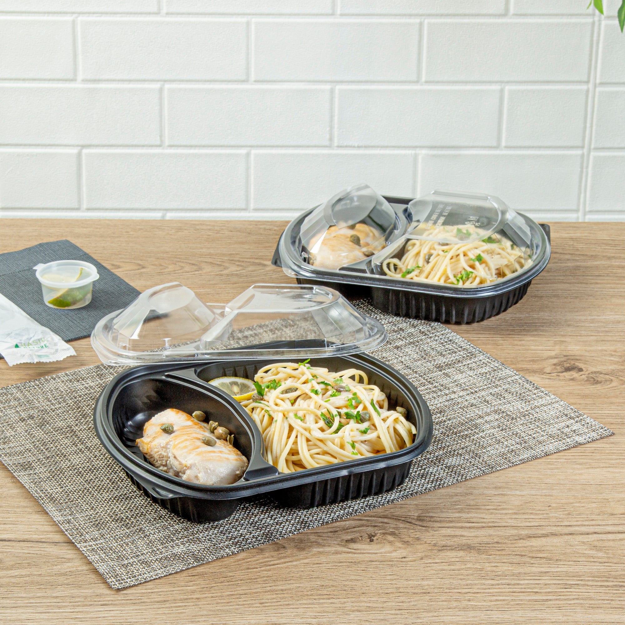 Chef 101 36 oz Rectangle Black Plastic Food Container - with Clear Lid, Microwavable, 2 Compartments - 9 1/4" x 8" x 2 3/4" - 50 count box