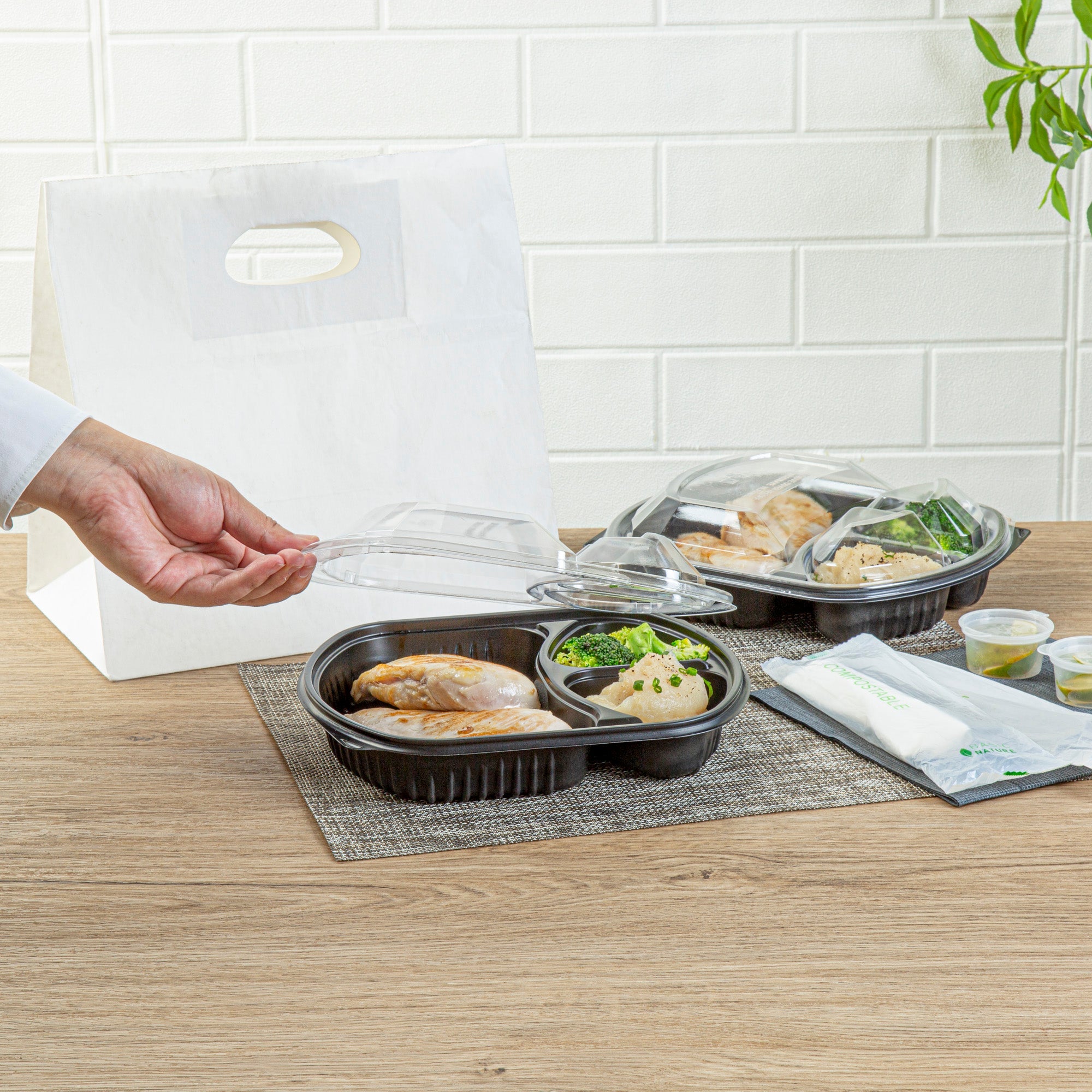 Chef 101 36 oz Rectangle Black Plastic Food Container - with Clear Lid, Microwavable, 3 Compartments - 9 1/4" x 8" x 2 3/4" - 50 count box