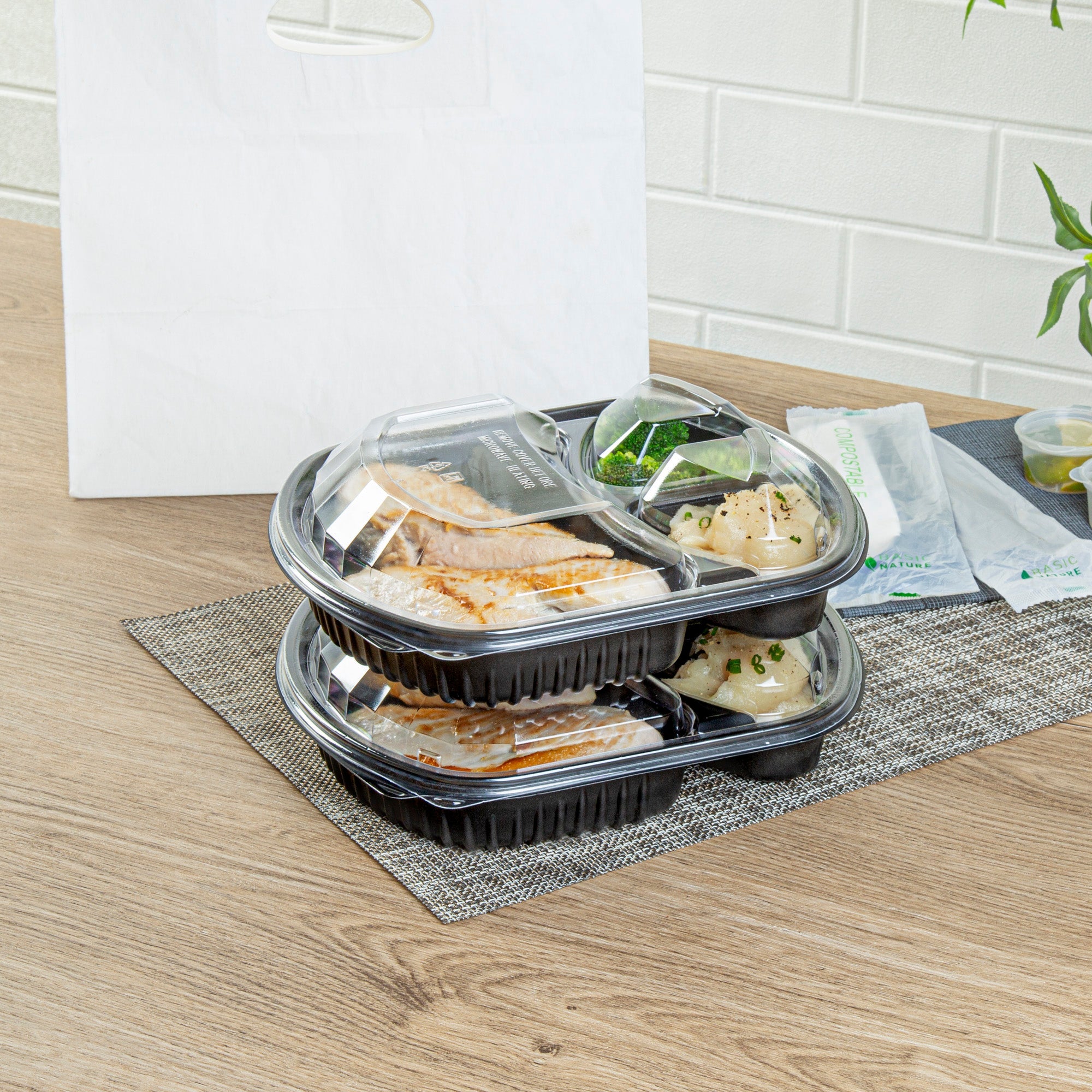 Chef 101 36 oz Rectangle Black Plastic Food Container - with Clear Lid, Microwavable, 3 Compartments - 9 1/4" x 8" x 2 3/4" - 50 count box