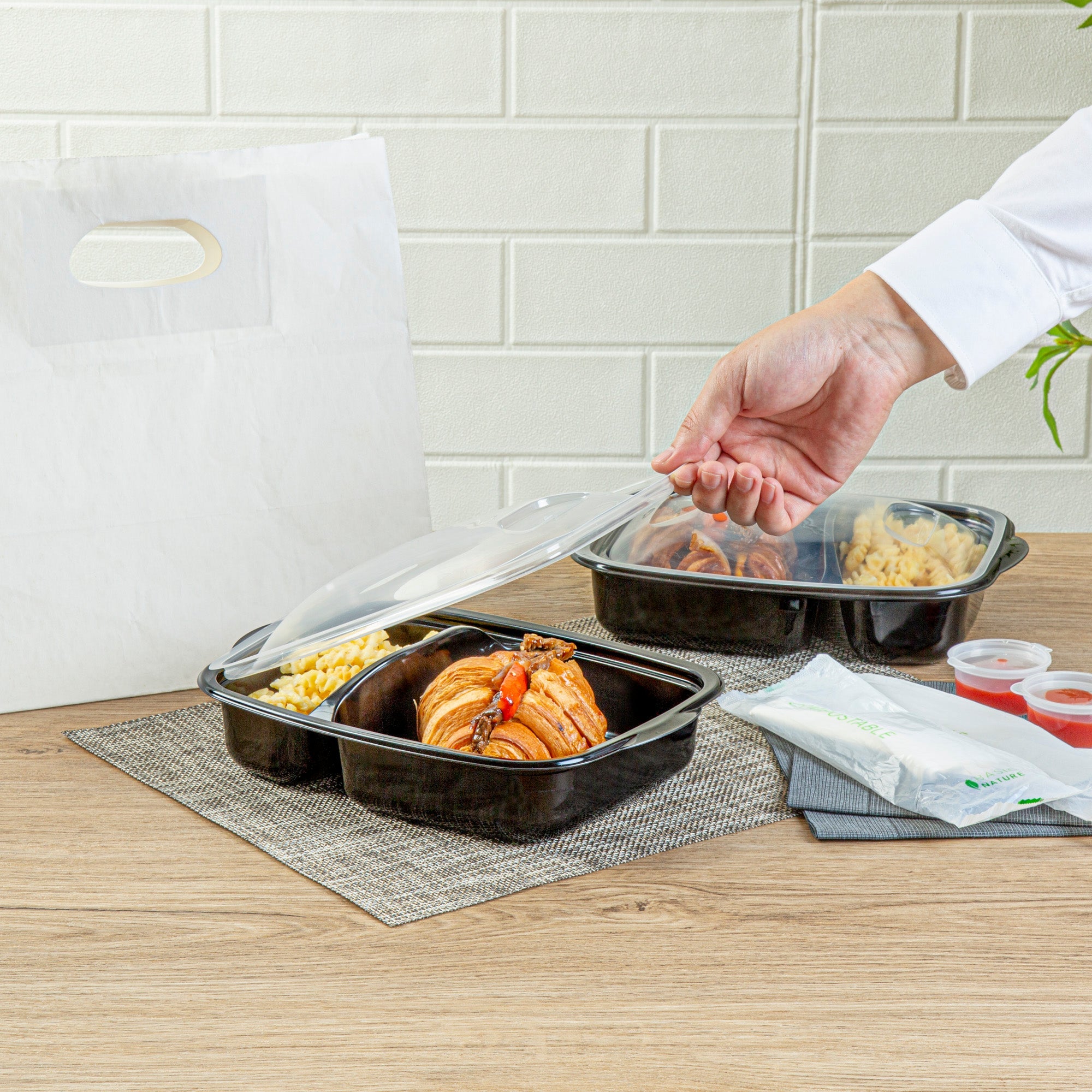 Chef 101 36 oz Rectangle Black Plastic Food Container - with Clear Lid, Microwavable, 2 Compartments - 8 3/4" x 7" x 2 1/4" - 50 count box