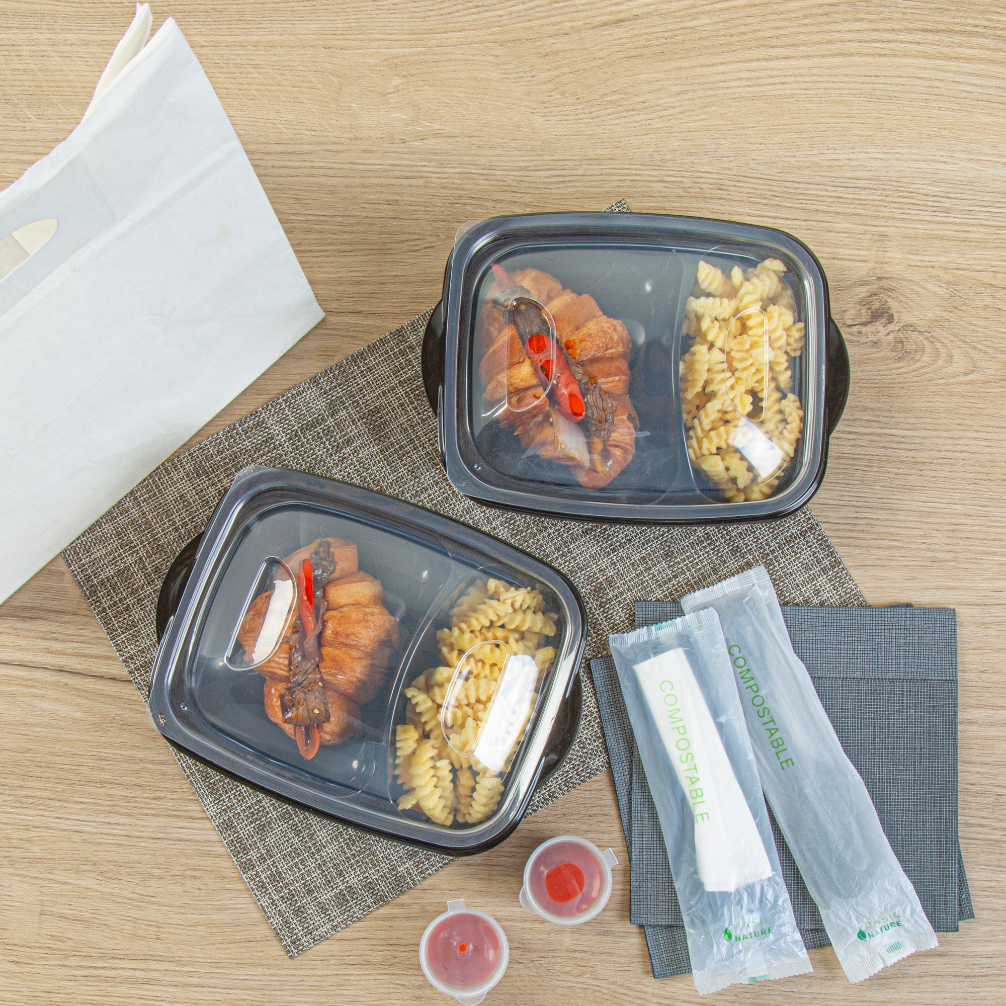 Chef 101 36 oz Rectangle Black Plastic Food Container - with Clear Lid, Microwavable, 2 Compartments - 8 3/4" x 7" x 2 1/4" - 50 count box