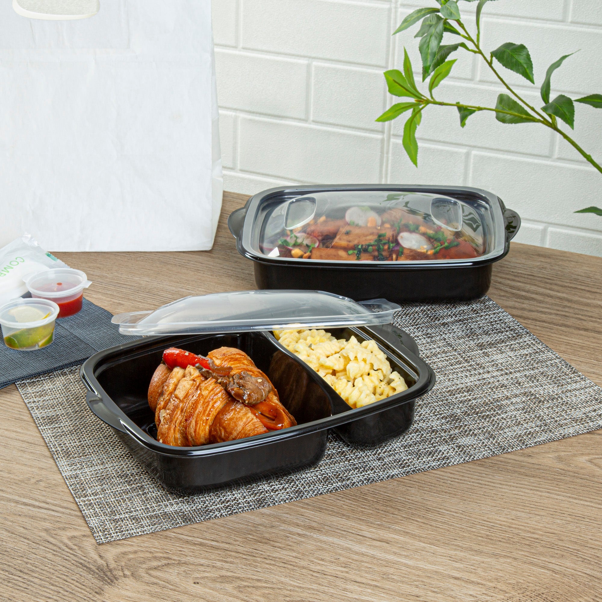 Chef 101 36 oz Rectangle Black Plastic Food Container - with Clear Lid, Microwavable, 2 Compartments - 8 3/4" x 7" x 2 1/4" - 100 count box