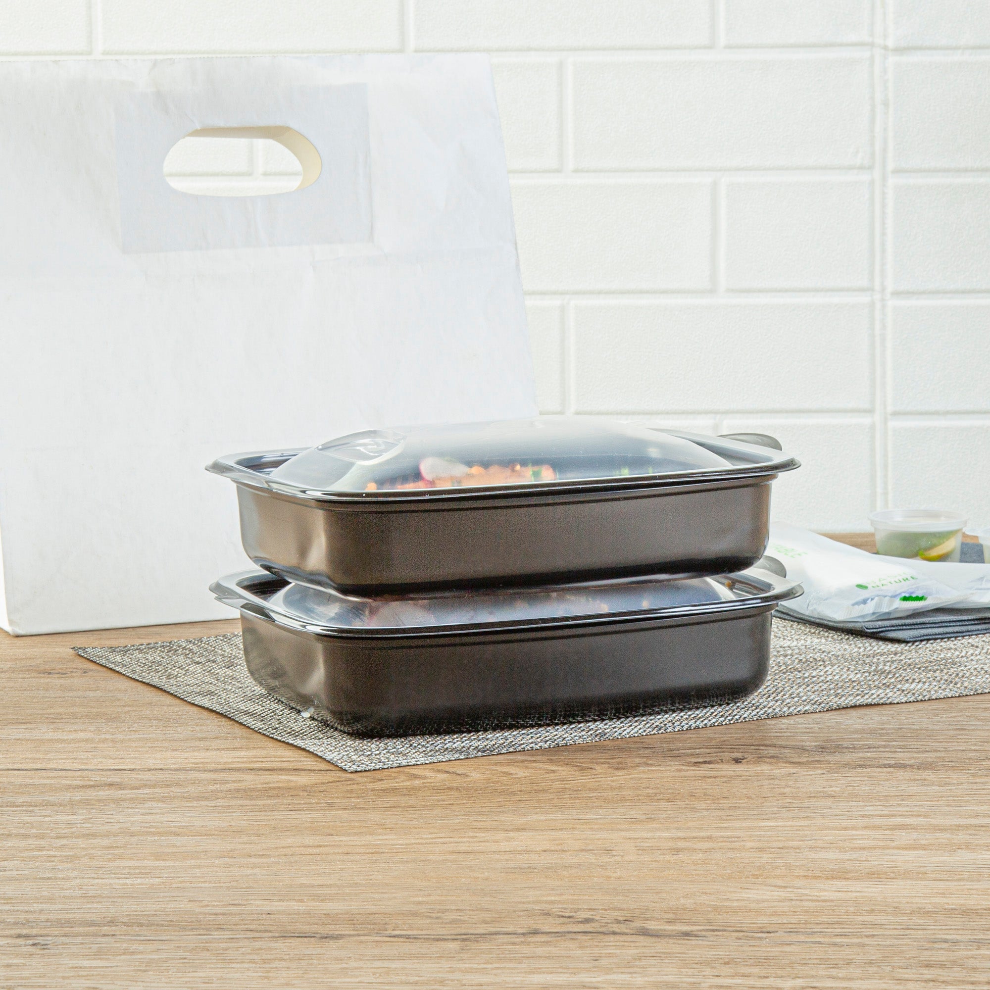 Chef 101 36 oz Rectangle Black Plastic Food Container - with Clear Lid, Microwavable - 8 3/4" x 7" x 2 1/4" - 50 count box