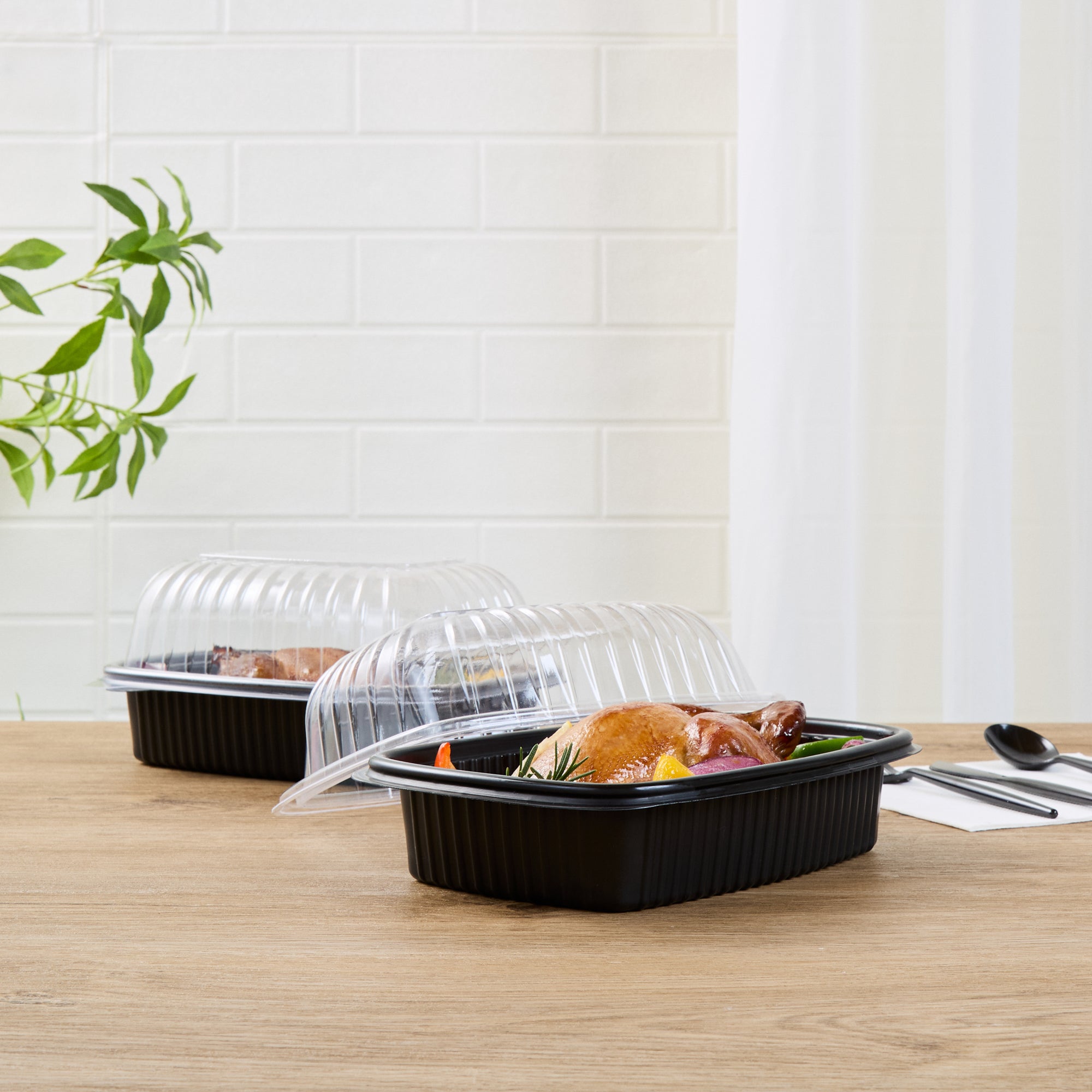 Chef 101 Black Plastic Chicken Roaster Container - with Clear Dome Lid, Microwavable - 10 1/4" x 7 1/4" x 4 3/4" - 100 count box