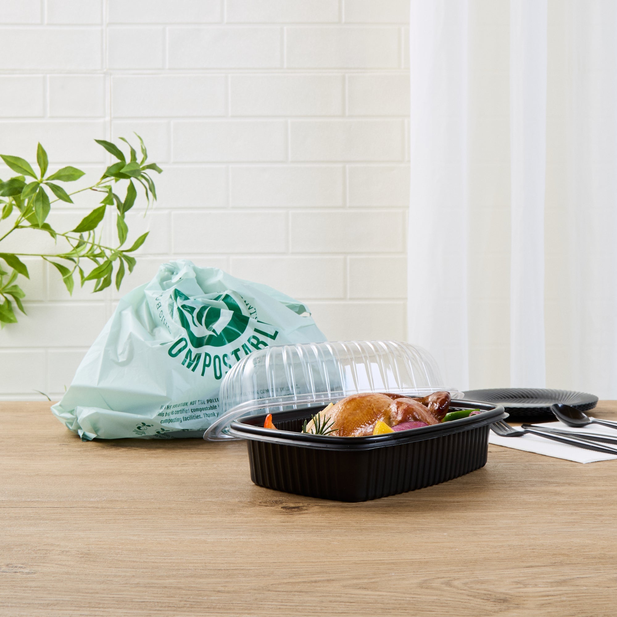 Chef 101 Black Plastic Chicken Roaster Container - with Clear Dome Lid, Microwavable - 10 1/4" x 7 1/4" x 4 3/4" - 100 count box