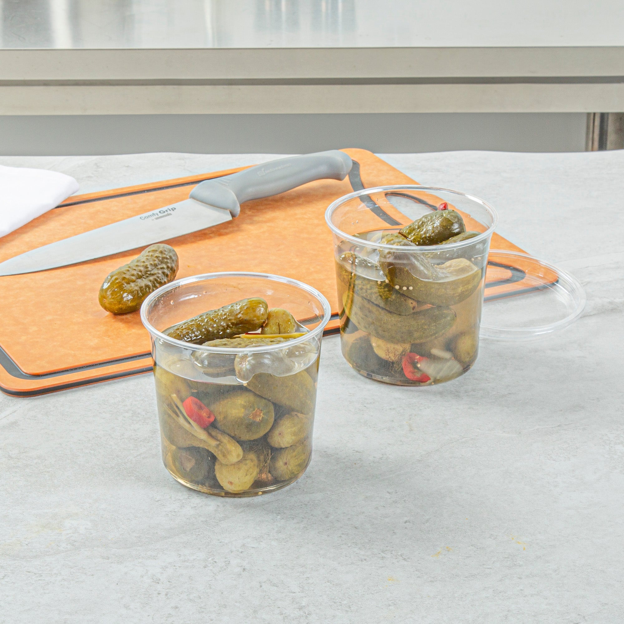 Thermo Tek 24 oz Round Clear Plastic To Go Deli Container - 4 1/2" x 4 1/2" x 4 1/4" - 25 count box