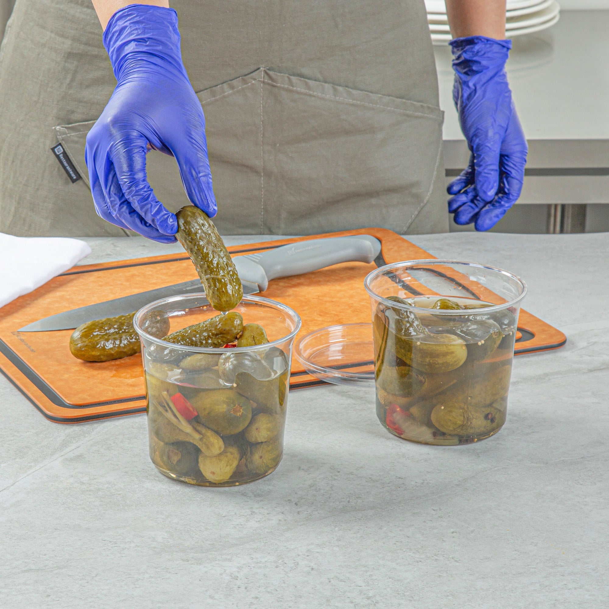 Thermo Tek 24 oz Round Clear Plastic To Go Deli Container - 4 1/2" x 4 1/2" x 4 1/4" - 25 count box