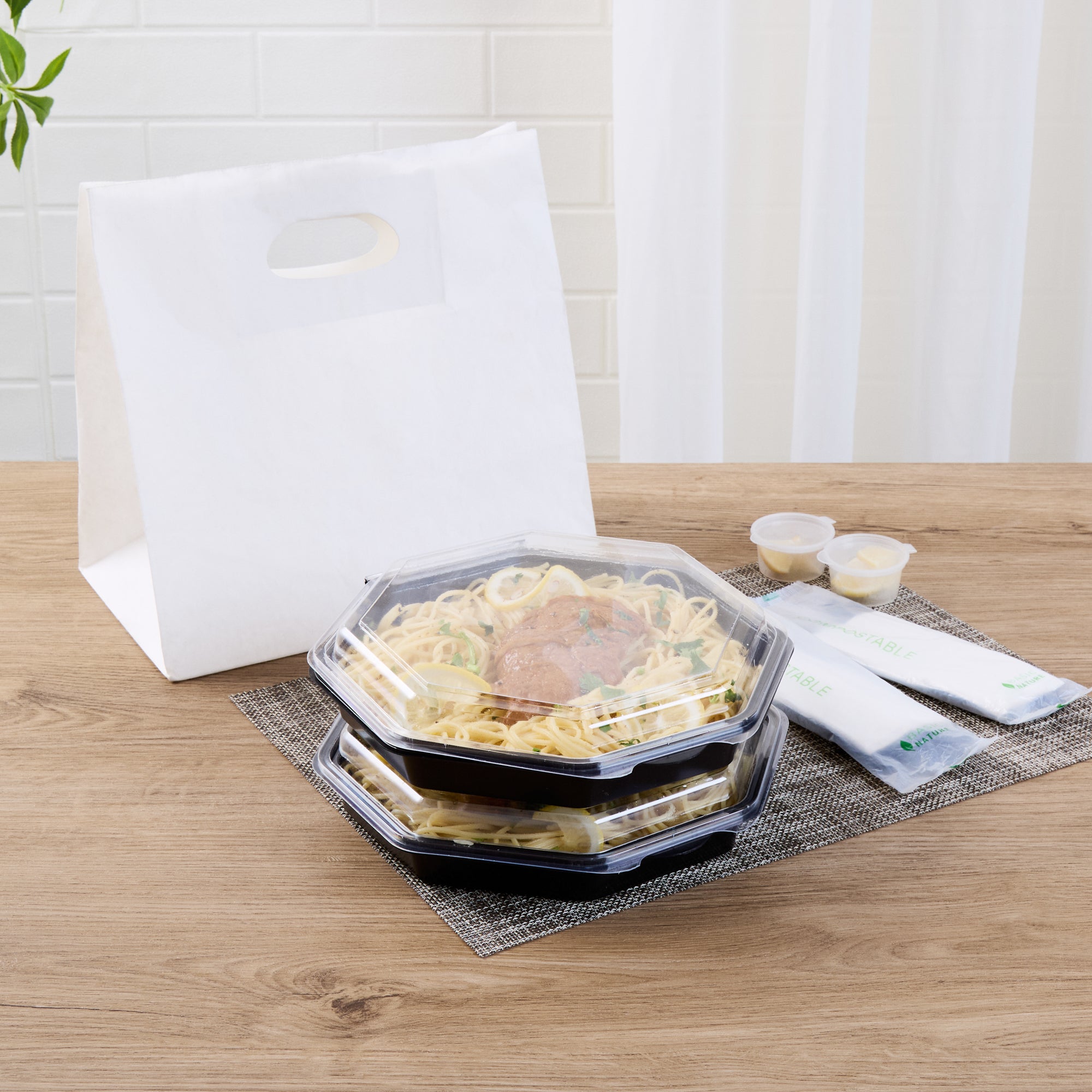 Chef 101 Octagon Black Plastic Food Container - with Clear Lid - 9" x 9" x 2" - 100 count box