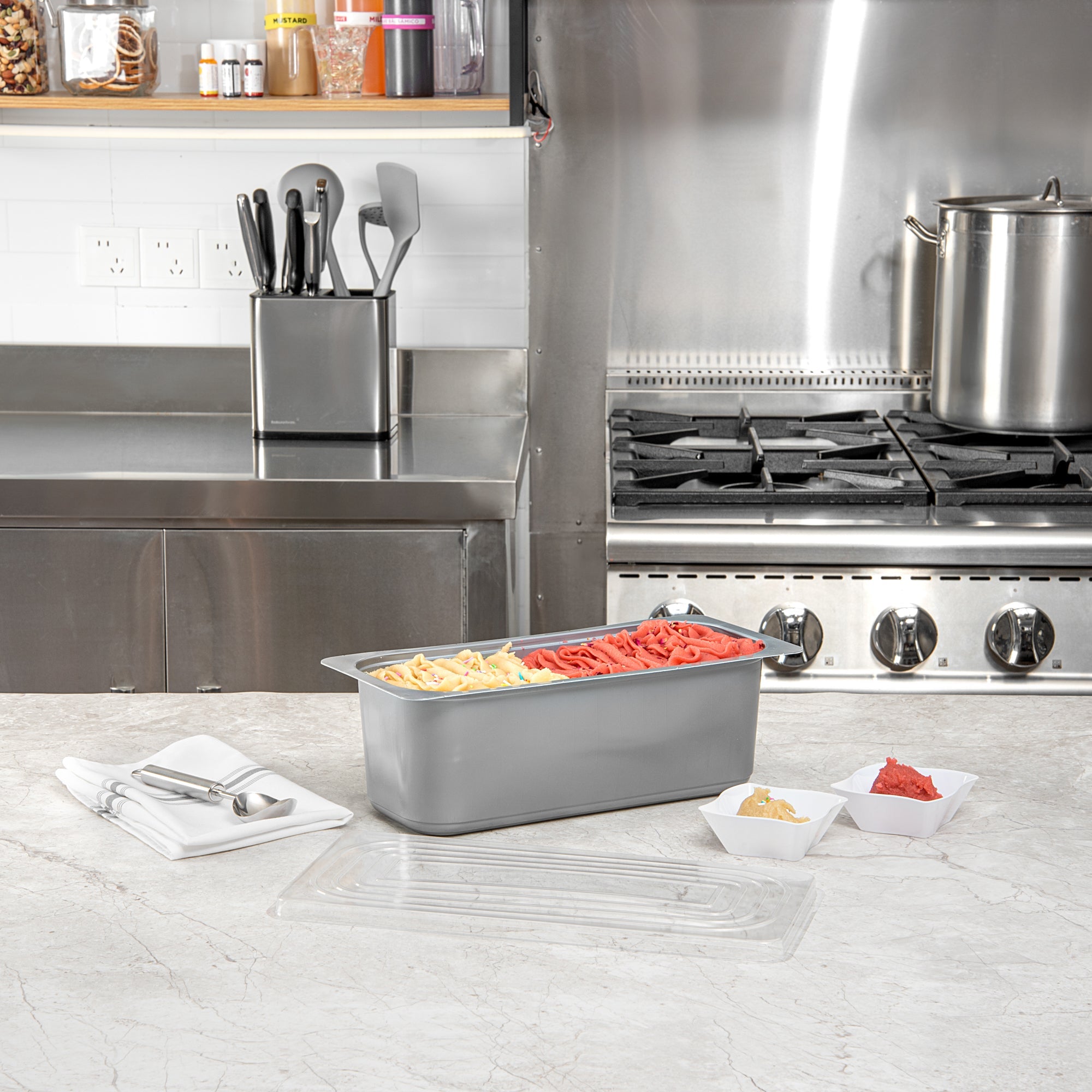 Chef 101 5 Qt Rectangle Gray Plastic Ice Cream Container - with Clear Lid - 13 1/2" x 6 1/2" x 4 3/4" - 100 count box