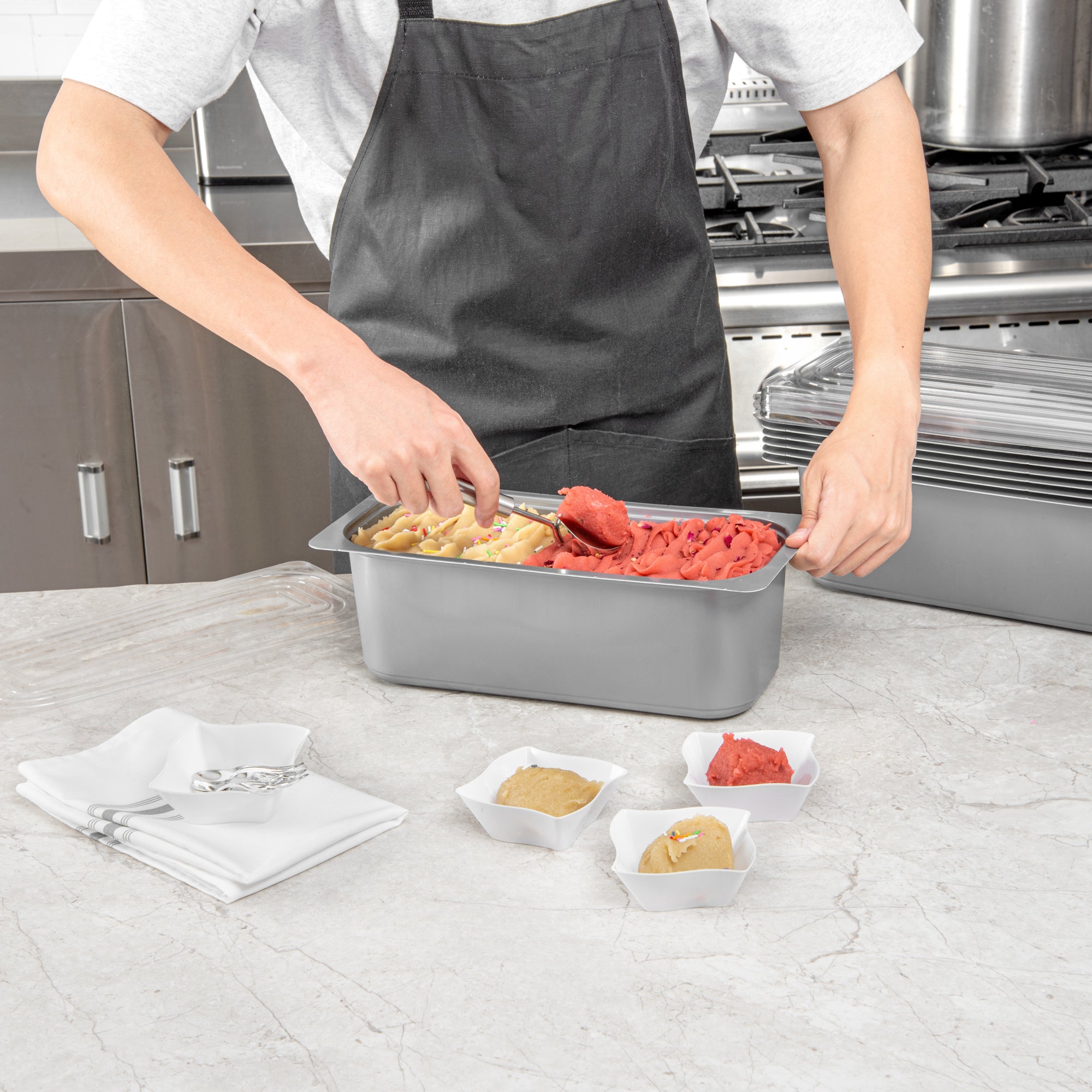 Chef 101 5 Qt Rectangle Gray Plastic Ice Cream Container - with Clear Lid - 13 1/2" x 6 1/2" x 4 3/4" - 100 count box