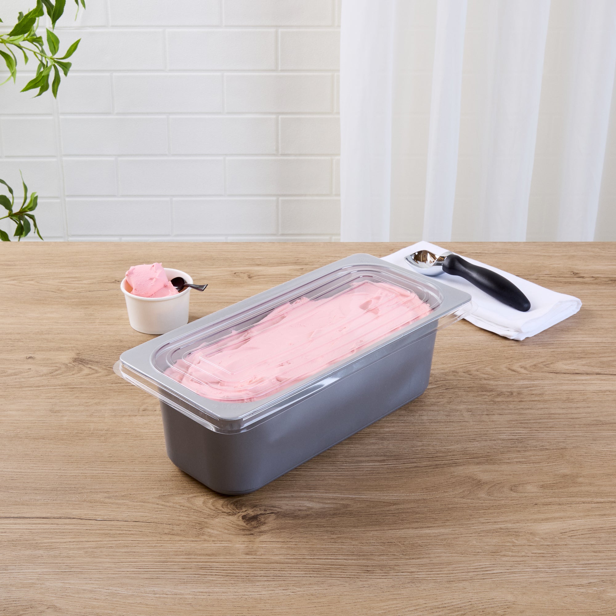 Chef 101 5 Qt Rectangle Gray Plastic Ice Cream Container - with Clear Lid - 13 1/2" x 6 1/2" x 4 3/4" - 100 count box