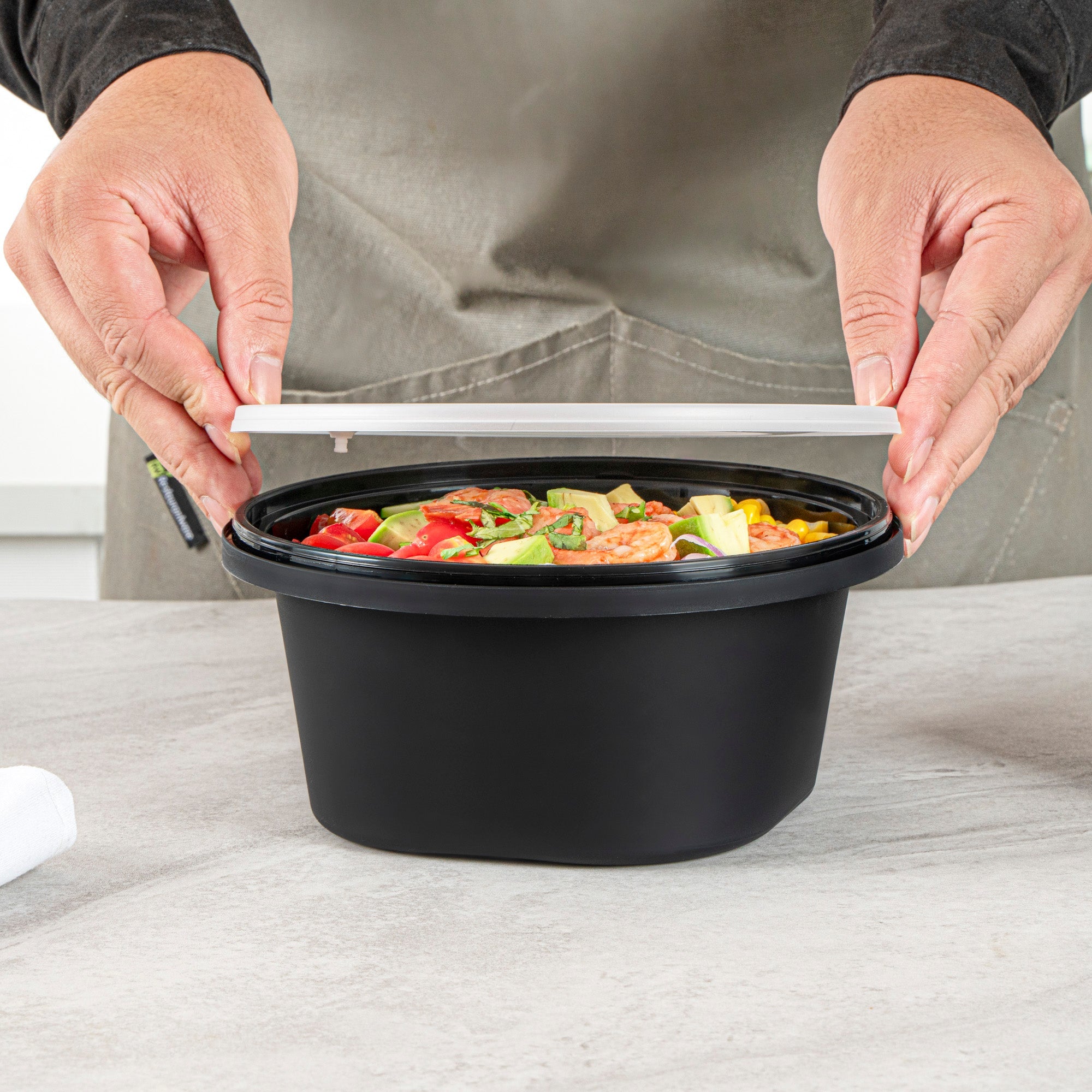 Cater Tek 59 oz Round Black Plastic Catering / Serving Bowl - with Clear Lid, Microwavable - 8" x 8" x 3 3/4" - 25 count box