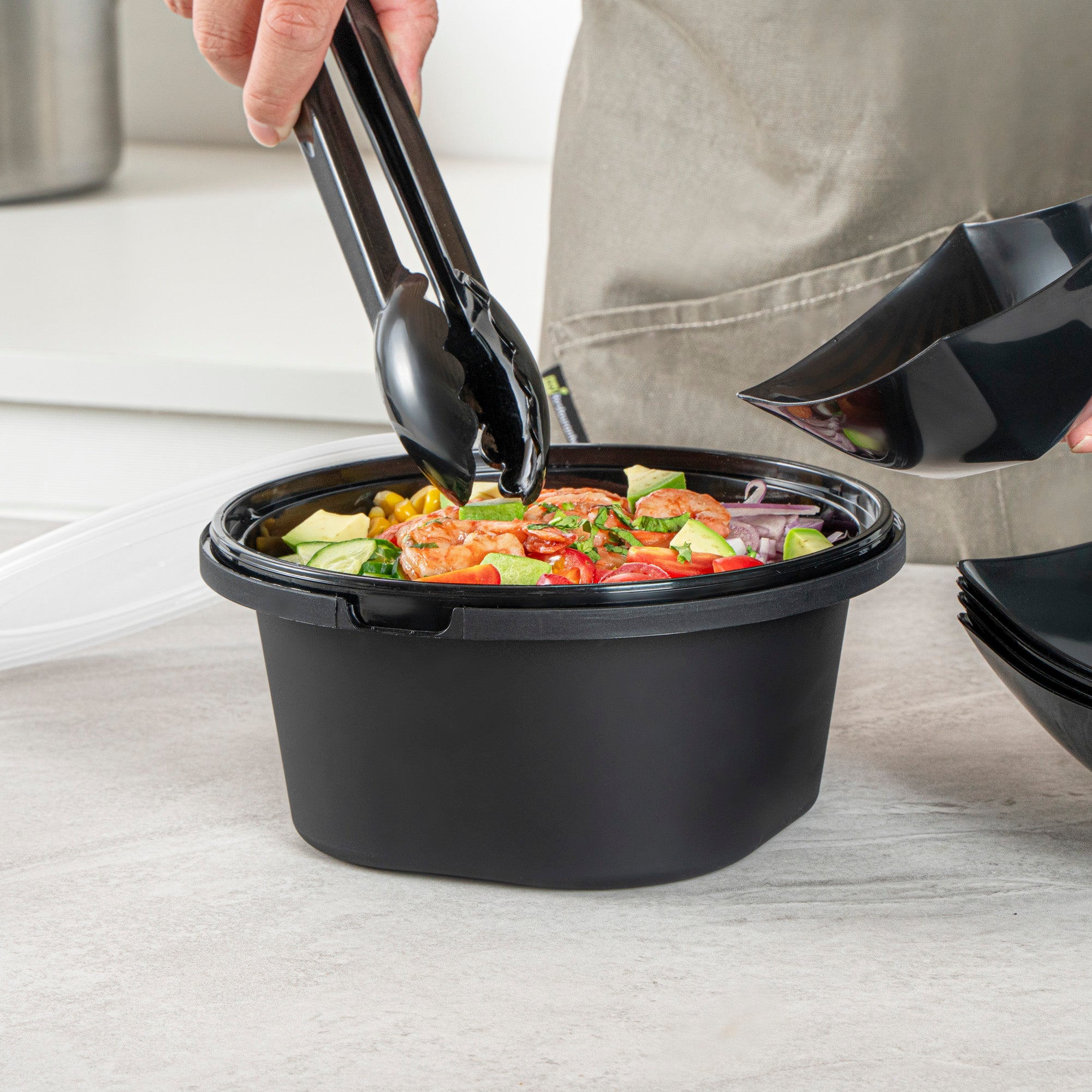 Cater Tek 59 oz Round Black Plastic Catering / Serving Bowl - with Clear Lid, Microwavable - 8" x 8" x 3 3/4" - 100 count box