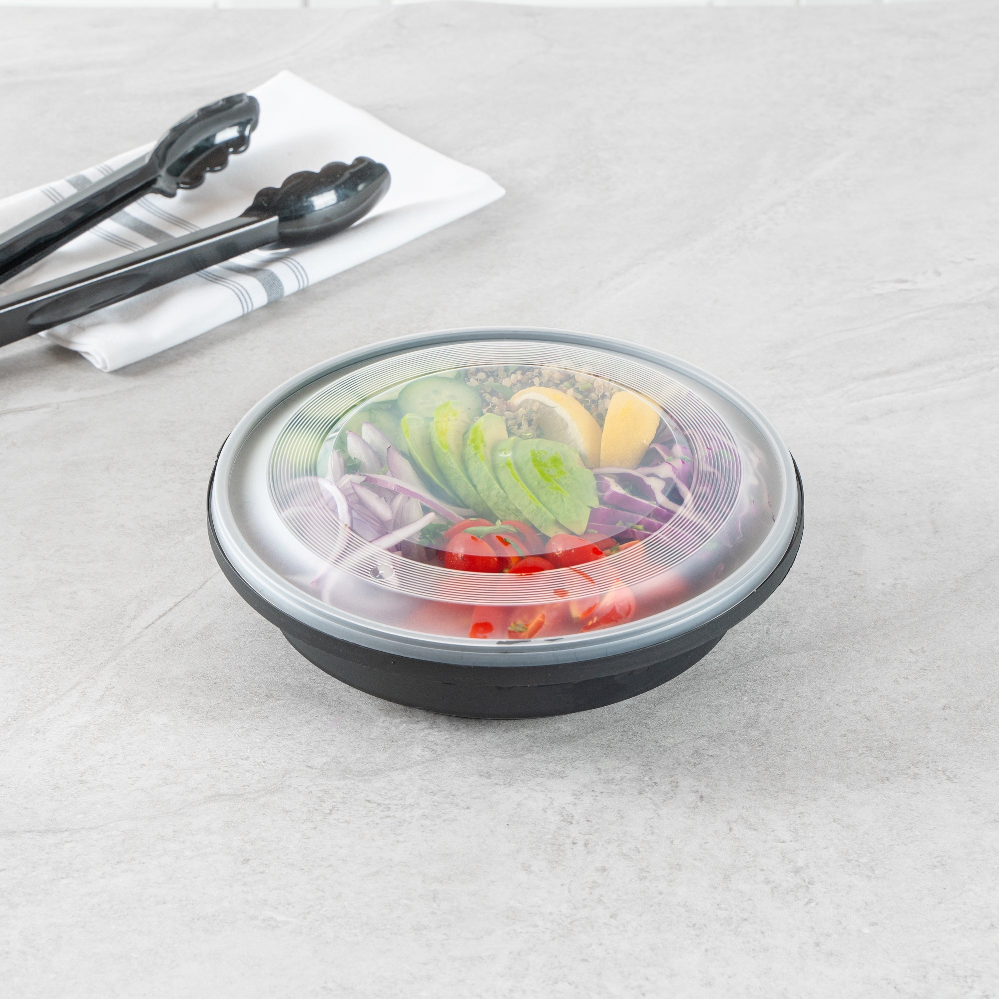 Cater Tek 51 oz Round Black Plastic Catering / Serving Bowl - with Clear Lid, Microwavable - 9 1/4" x 9 1/4" x 3" - 25 count box
