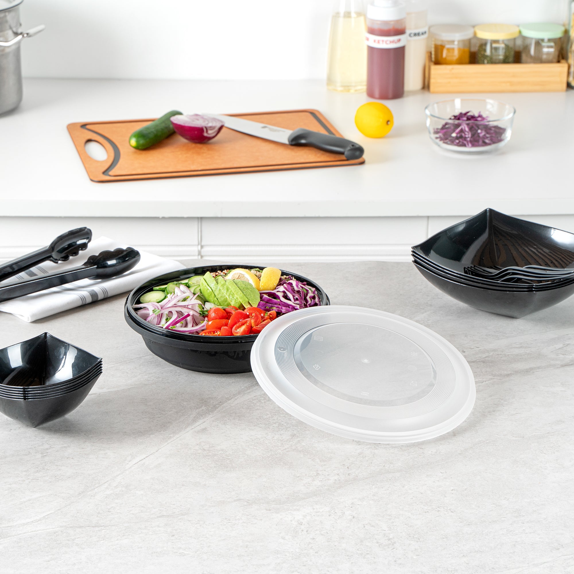 Cater Tek 51 oz Round Black Plastic Catering / Serving Bowl - with Clear Lid, Microwavable - 9 1/4" x 9 1/4" x 3" - 25 count box
