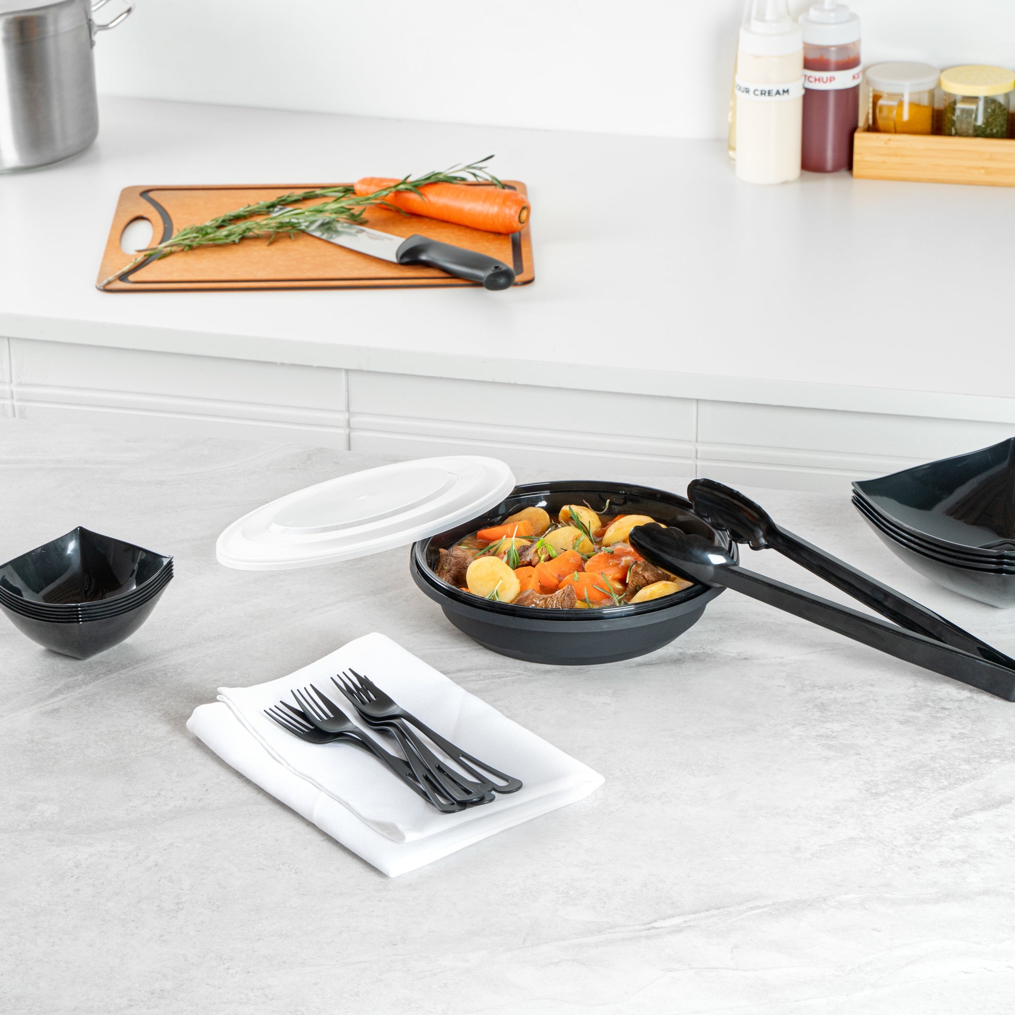 Cater Tek 58 oz Round Black Plastic Catering / Serving Bowl - with Clear Lid, Microwavable - 8" x 8" x 3 3/4" - 25 count box