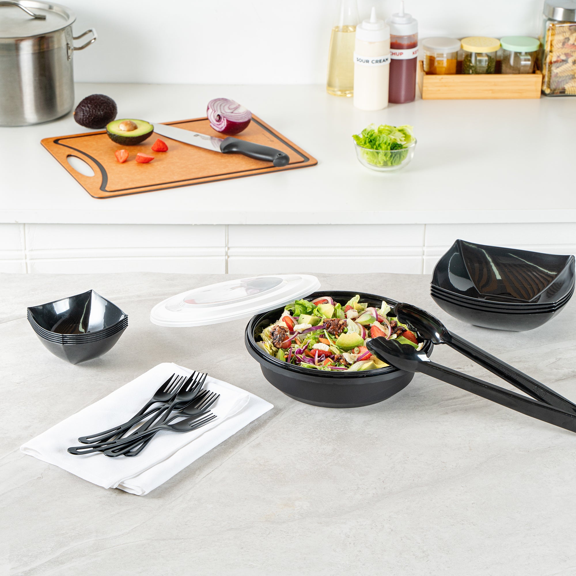 Cater Tek 68 oz Round Black Plastic Catering / Serving Bowl - with Clear Lid, Microwavable - 9 3/4" x 9 3/4" x 3" - 25 count box
