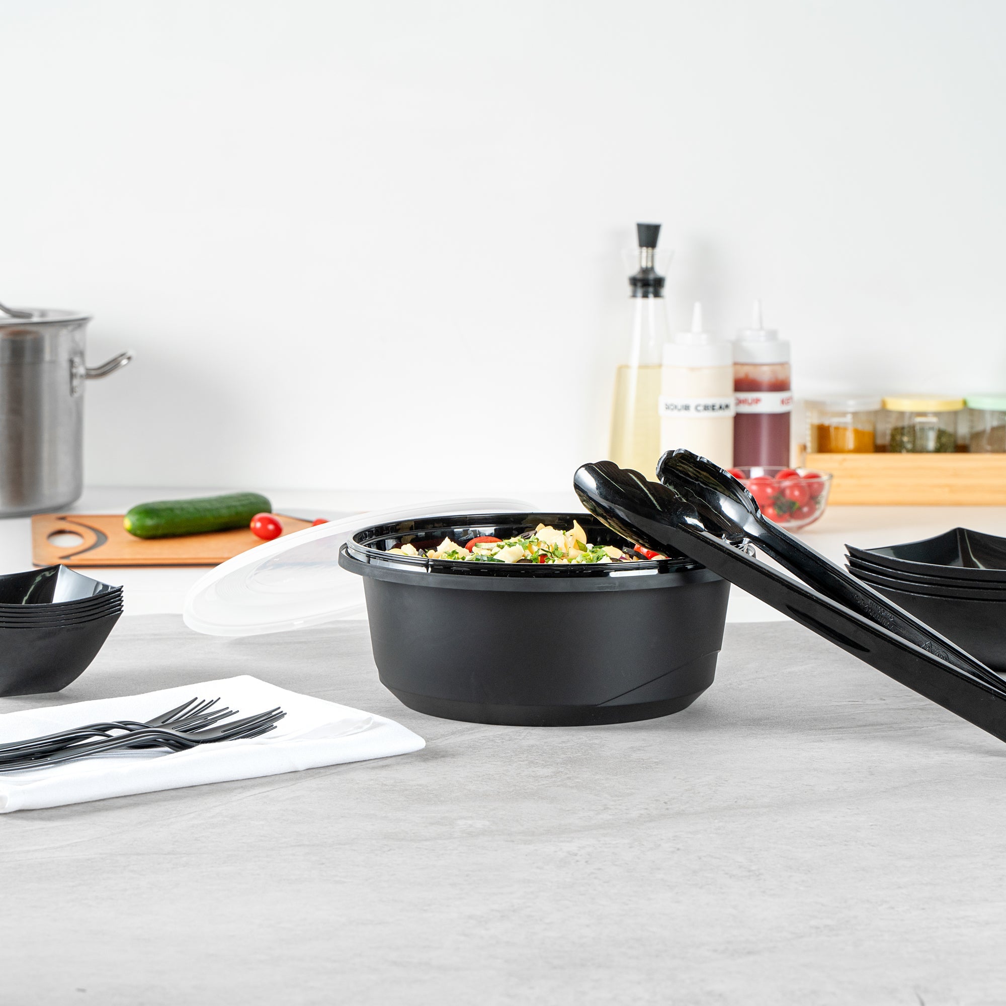 Cater Tek 101 oz Round Black Plastic Catering / Serving Bowl - with Clear Lid, Microwavable - 9 3/4" x 9 3/4" x 4" - 25 count box