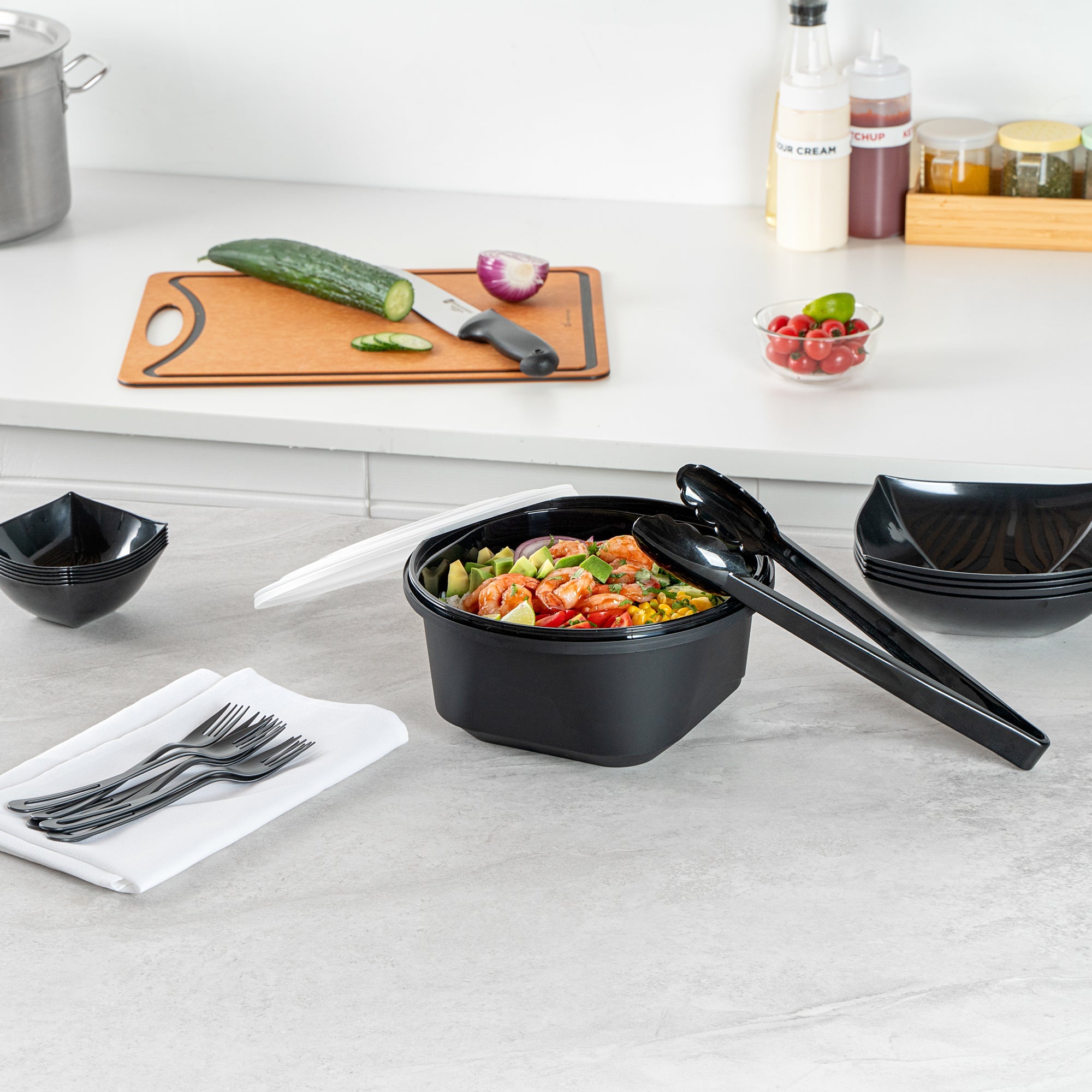 Cater Tek 118 oz Round Black Plastic Catering / Serving Bowl - with Clear Lid, Microwavable - 9 3/4" x 9 3/4" x 4 3/4" - 25 count box