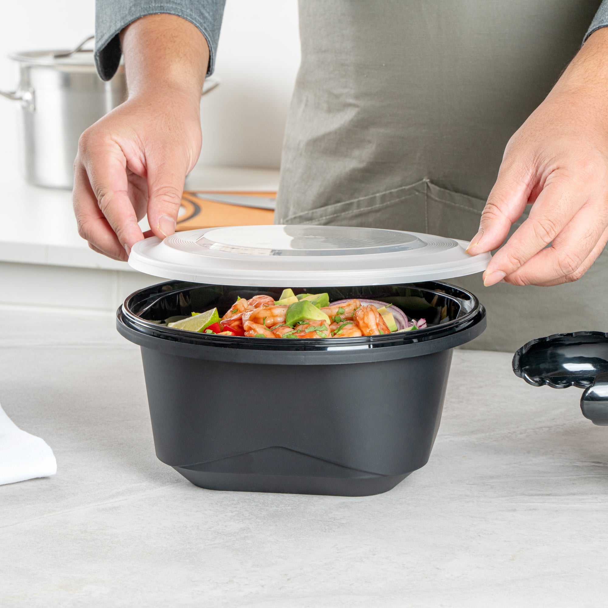 Cater Tek 118 oz Round Black Plastic Catering / Serving Bowl - with Clear Lid, Microwavable - 9 3/4" x 9 3/4" x 4 3/4" - 100 count box