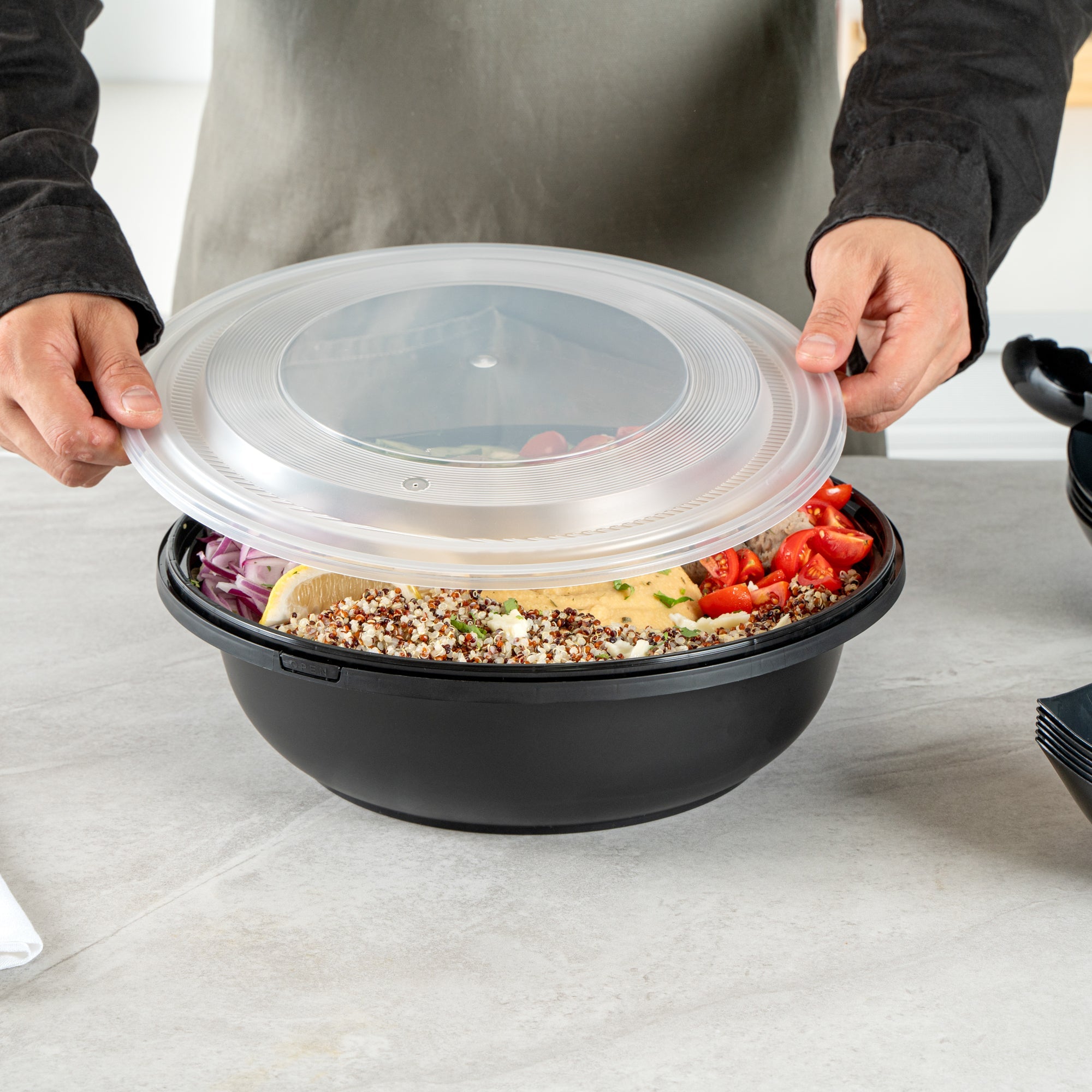 Cater Tek 142 oz Round Black Plastic Catering / Serving Bowl - with Clear Lid, Microwavable - 11 3/4" x 11 3/4" x 4" - 25 count box