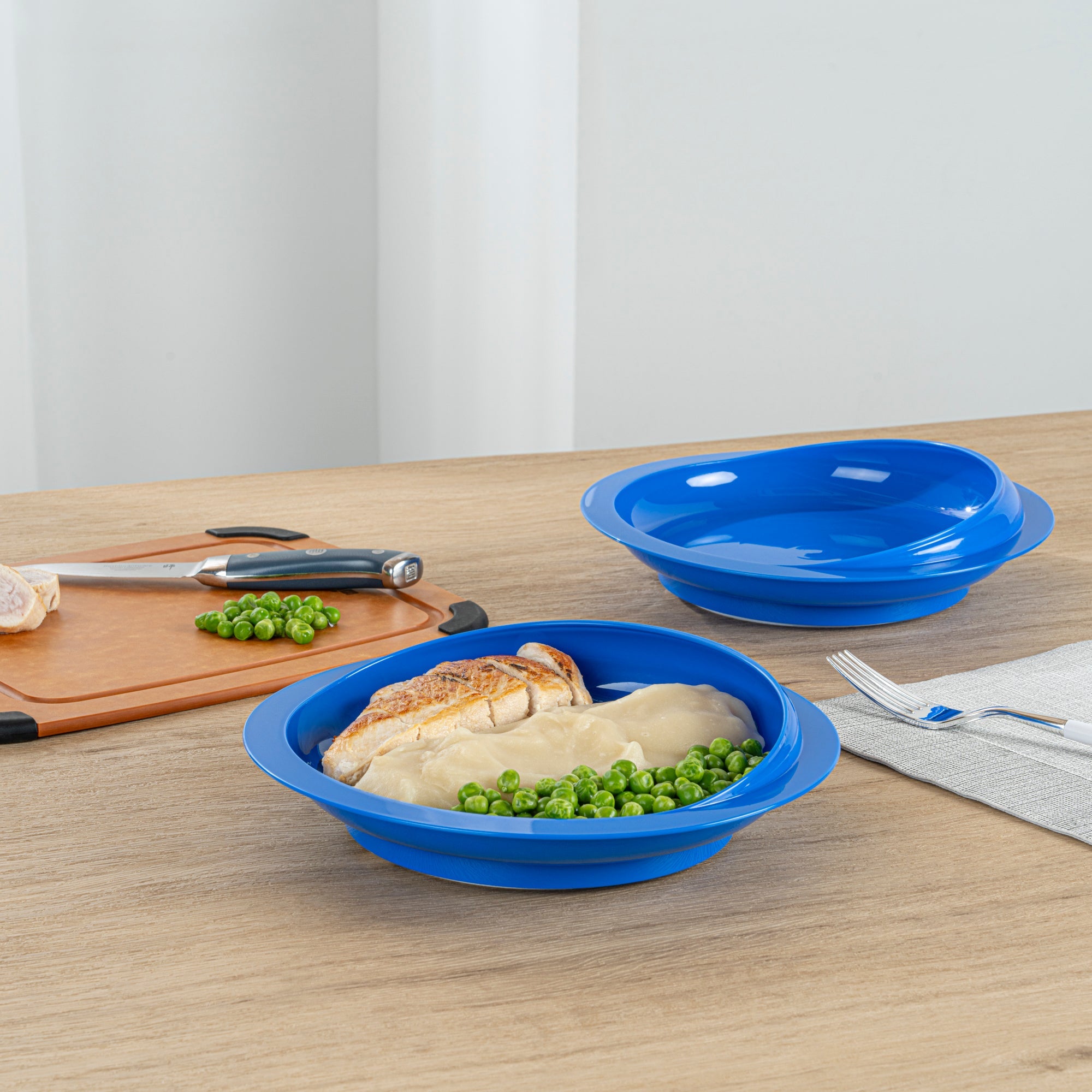 Adapt Tek Round Blue Plastic Scoop Plate - Spillproof, with Suction Base - 9" x 9" x 2 1/4" - 20 count box