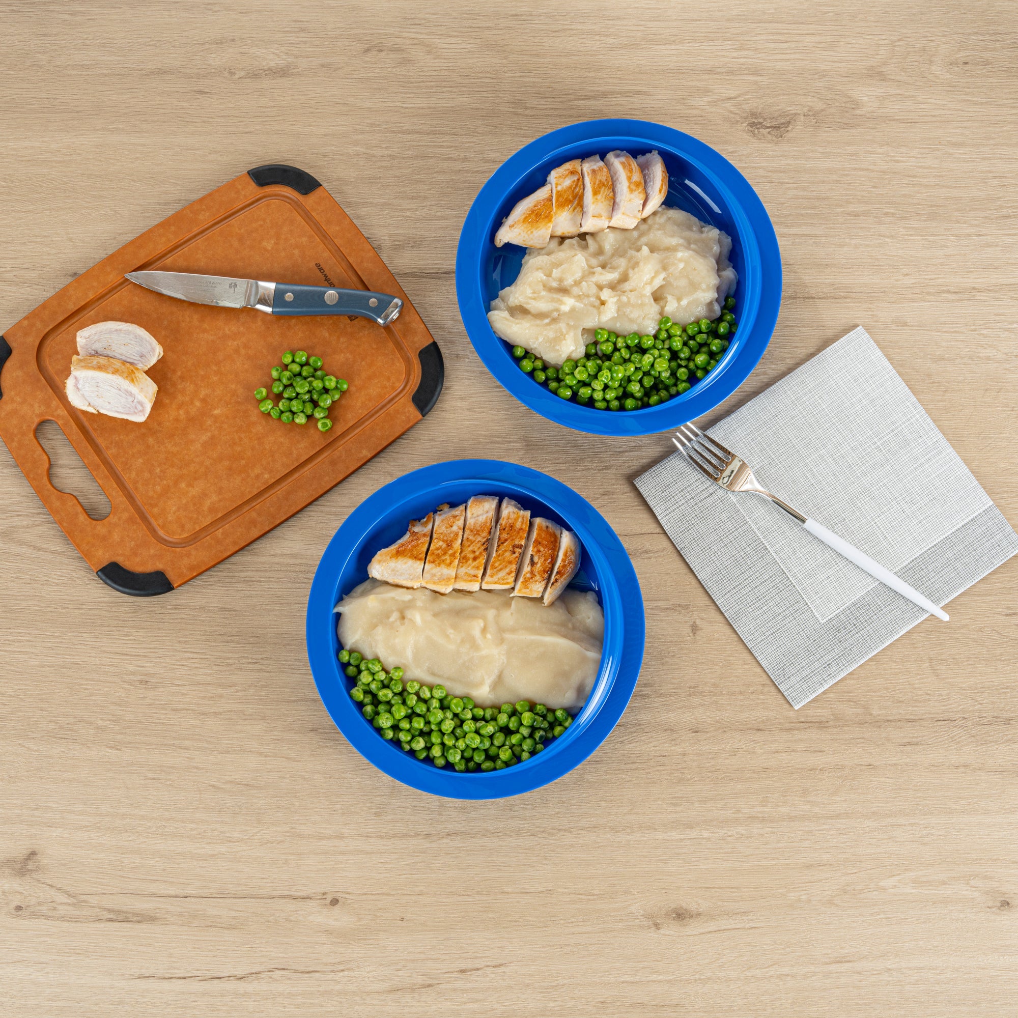 Adapt Tek Round Blue Plastic Scoop Plate - Spillproof, with Suction Base - 9" x 9" x 2 1/4" - 20 count box