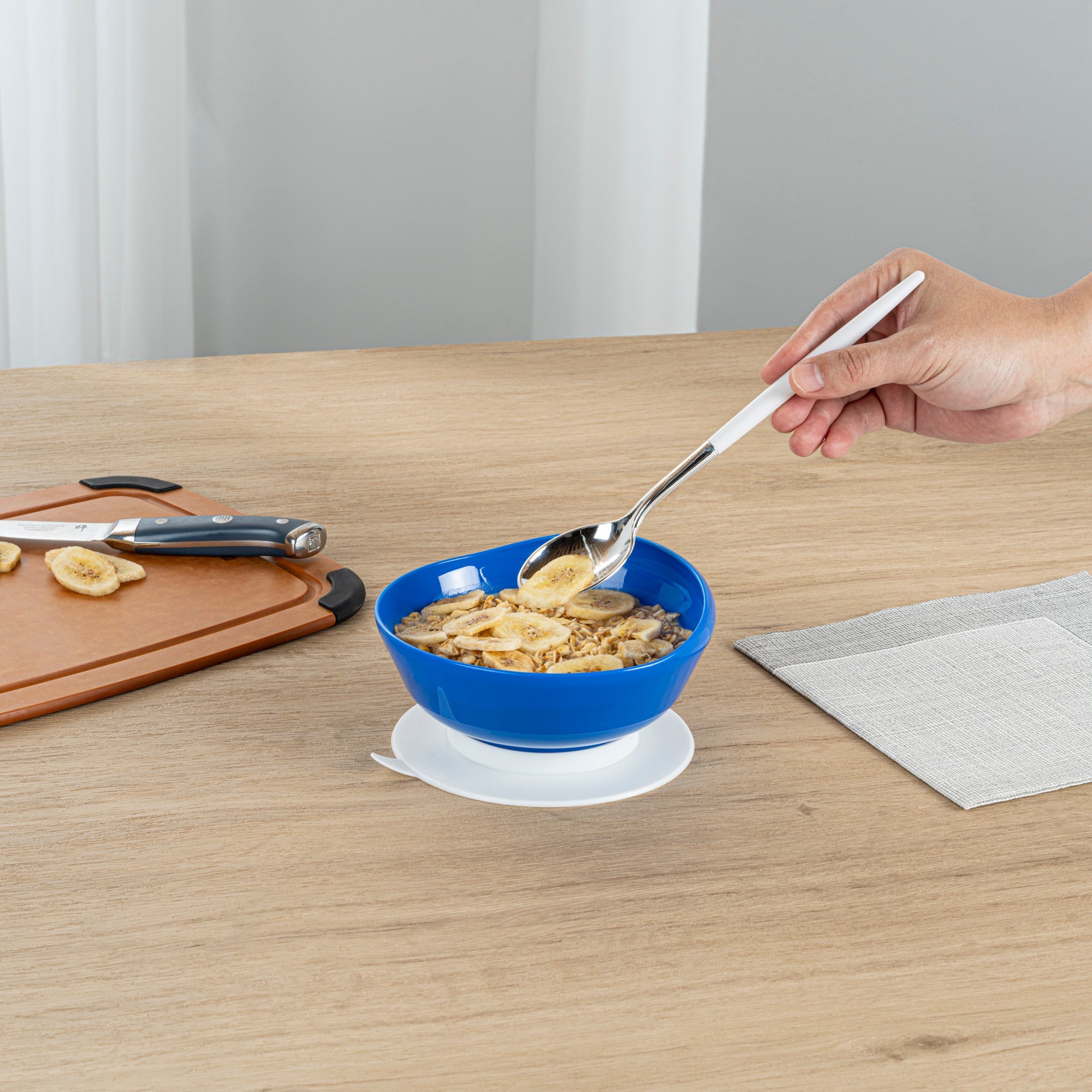 Adapt Tek 19 oz Round Blue Plastic Scoop Bowl - Spillproof, with Suction Base - 5 3/4" x 5 3/4" x 3" - 1 count box