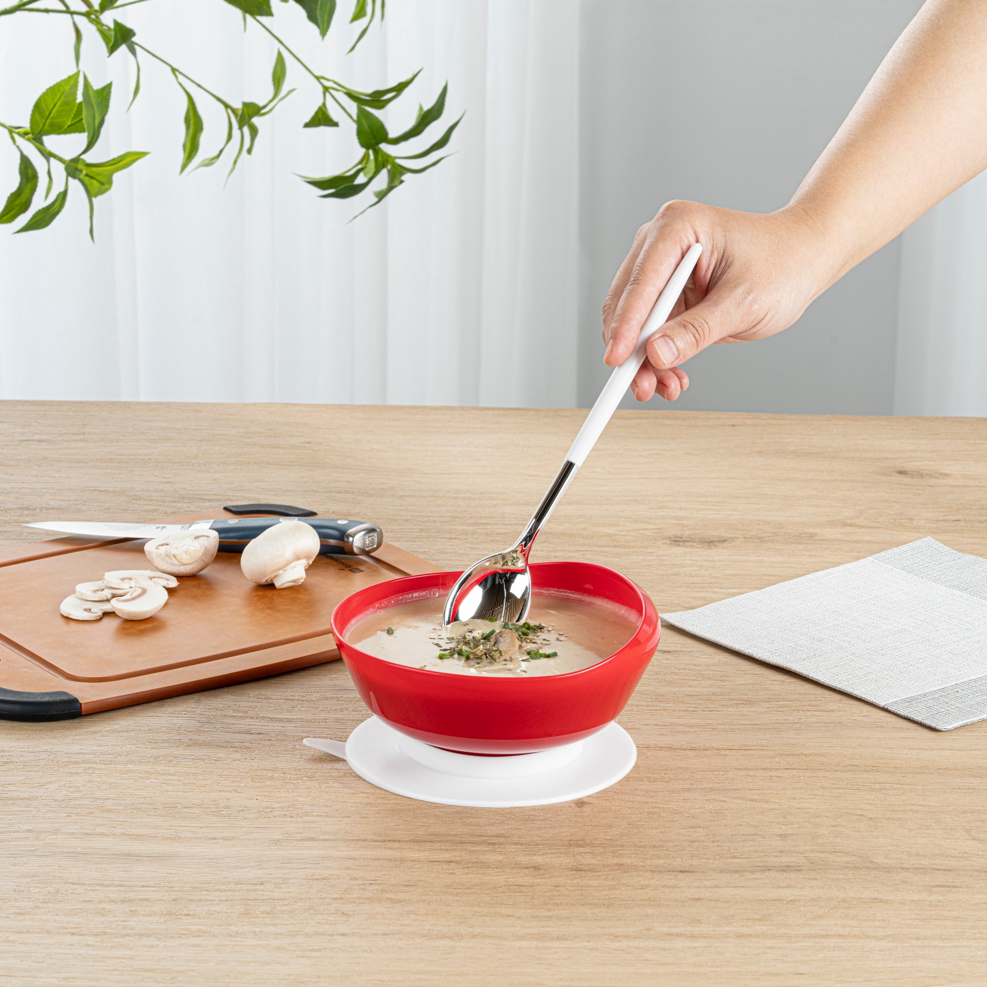 Adapt Tek 19 oz Round Red Plastic Scoop Bowl - Spillproof, with Suction Base - 5 3/4" x 5 3/4" x 3" - 20 count box